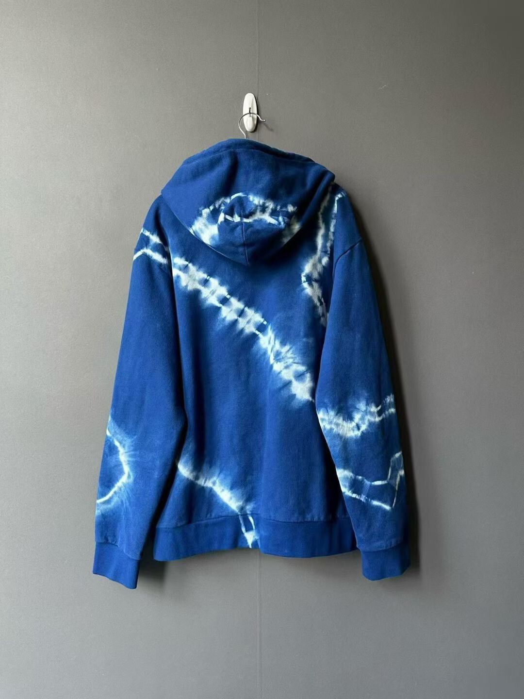 Louis Vuitton Louis Vuitton LV Tie-Dye Hoodie Size US XL / EU 56 / 4 - 2 Thumbnail