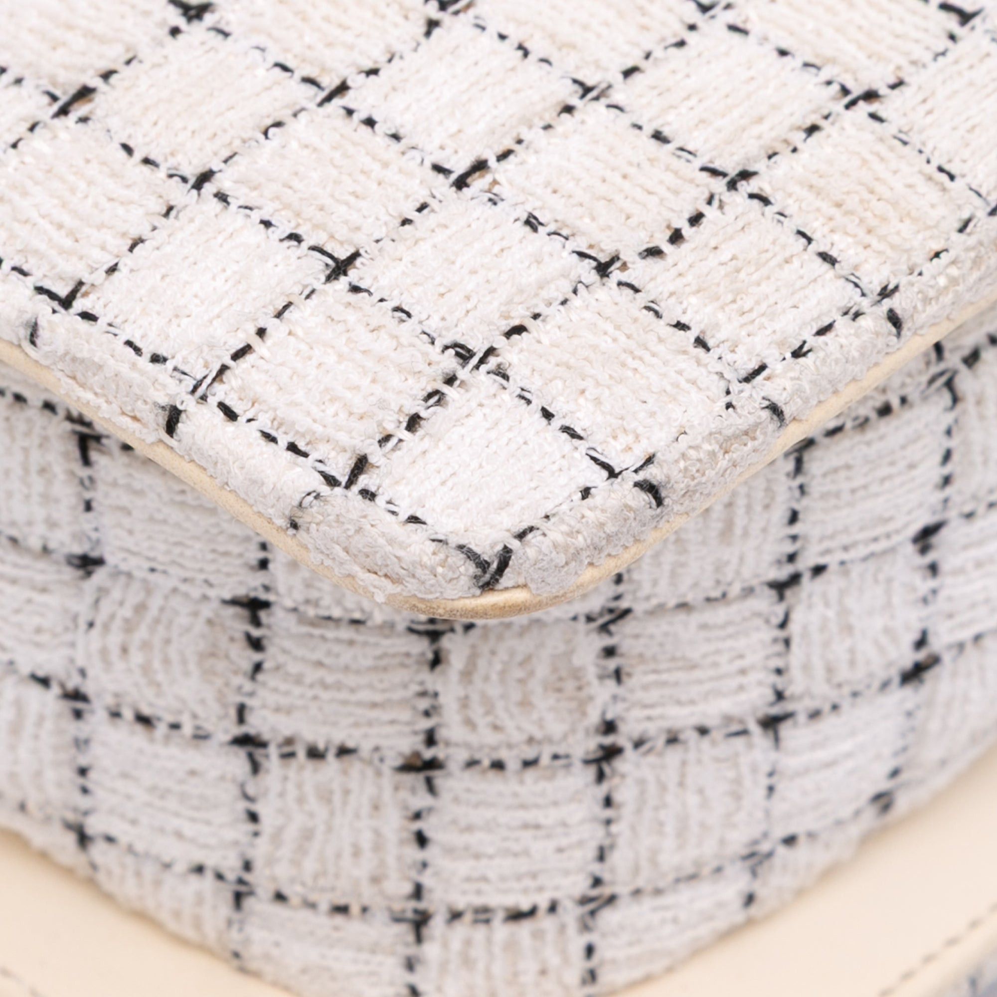 Chanel Tweed and Resin Zipped Shopping Bag Size ONE SIZE - 9 Thumbnail