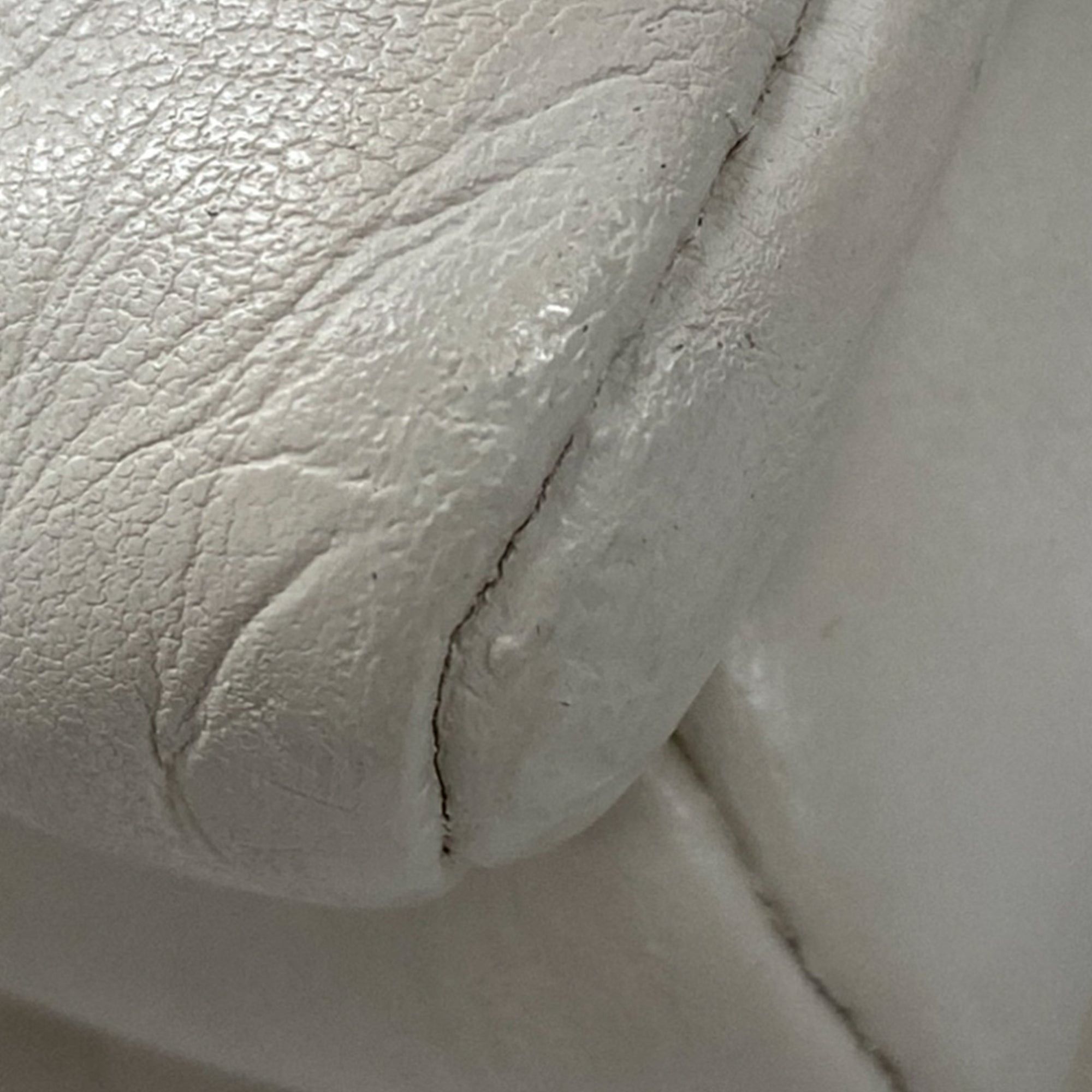 Louis Vuitton Monogram Embossed Puffy Lambskin Coussin PM Size ONE SIZE - 13 Thumbnail