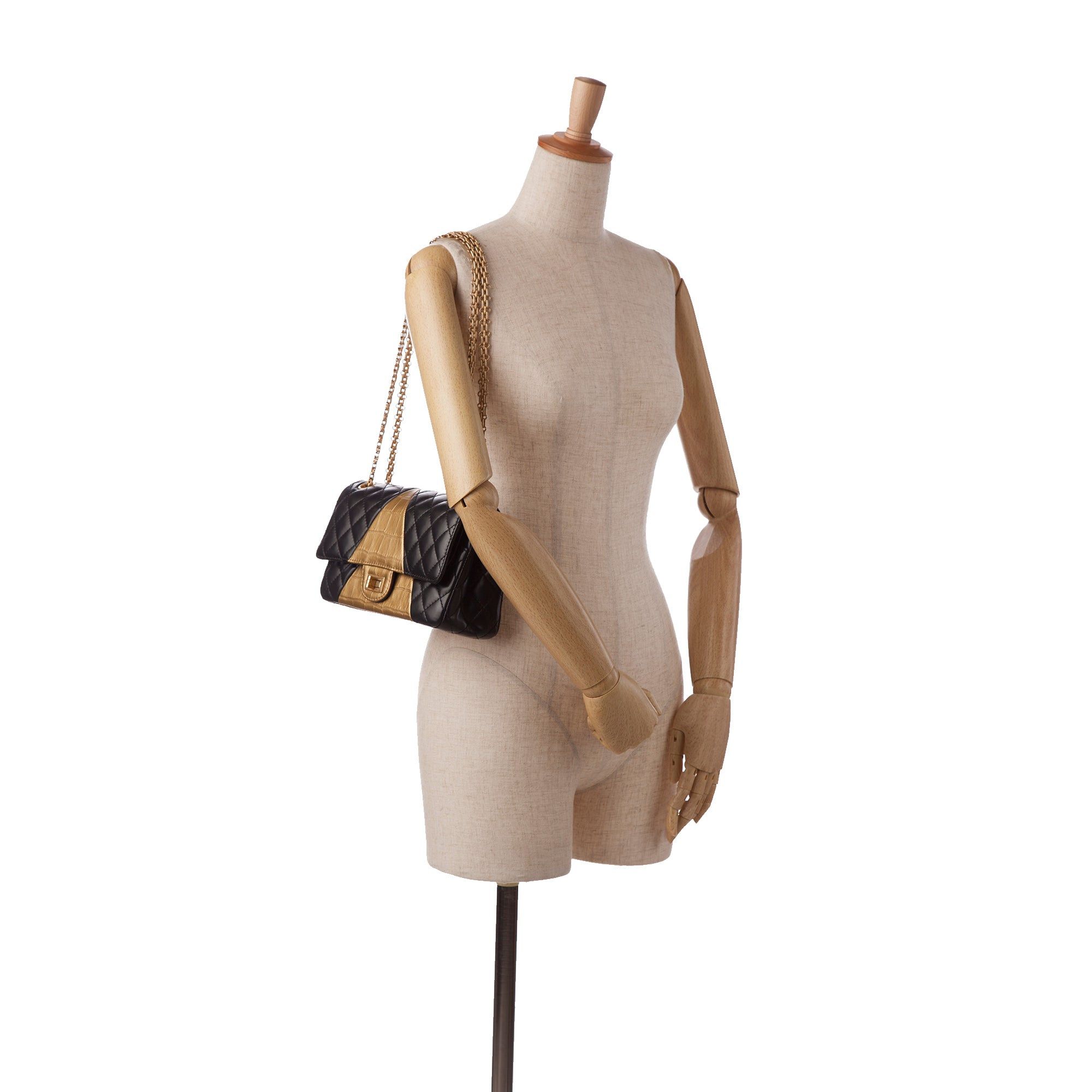 Chanel Medium Croc Embossed Lambskin 2.55 Reissue Double Flap Bag Size ONE SIZE - 14 Thumbnail