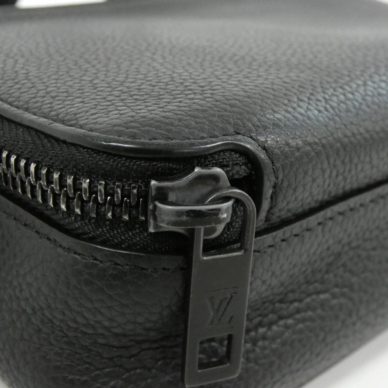 Louis Vuitton Louis Vuitton Louis Vuitton LV Aerogram Alpha Wearable Wallet Calf Shoulder Bag Leather Shoulder Bag M59161 DUTY FREE for USA Size ONE SIZE - 3 Thumbnail