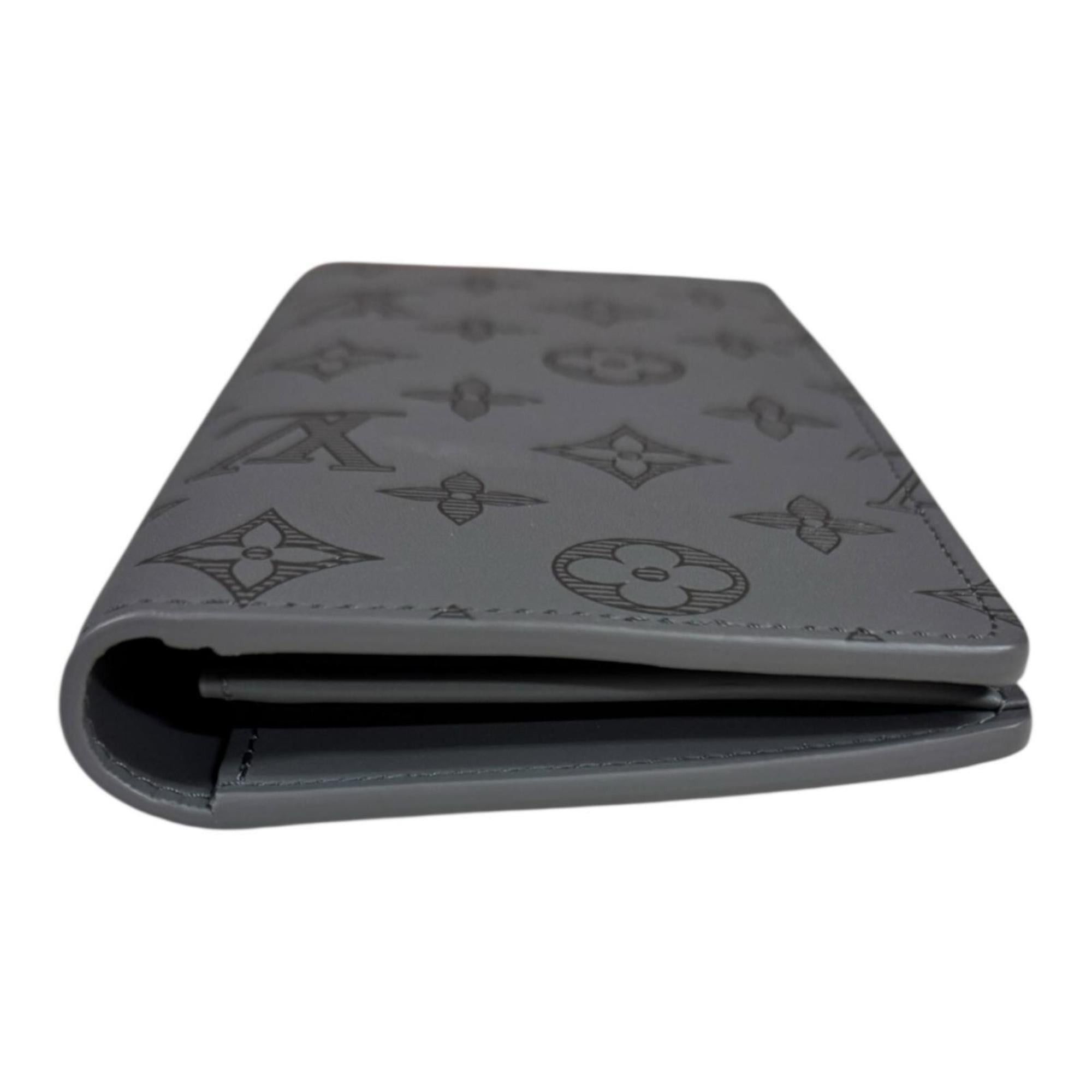 Louis Vuitton Pre-owned Louis Vuitton Portefeuille Brazza Monogram Shadow Long Wallet, Leather M81335, Men's/Women's. Size ONE SIZE - 4 Thumbnail