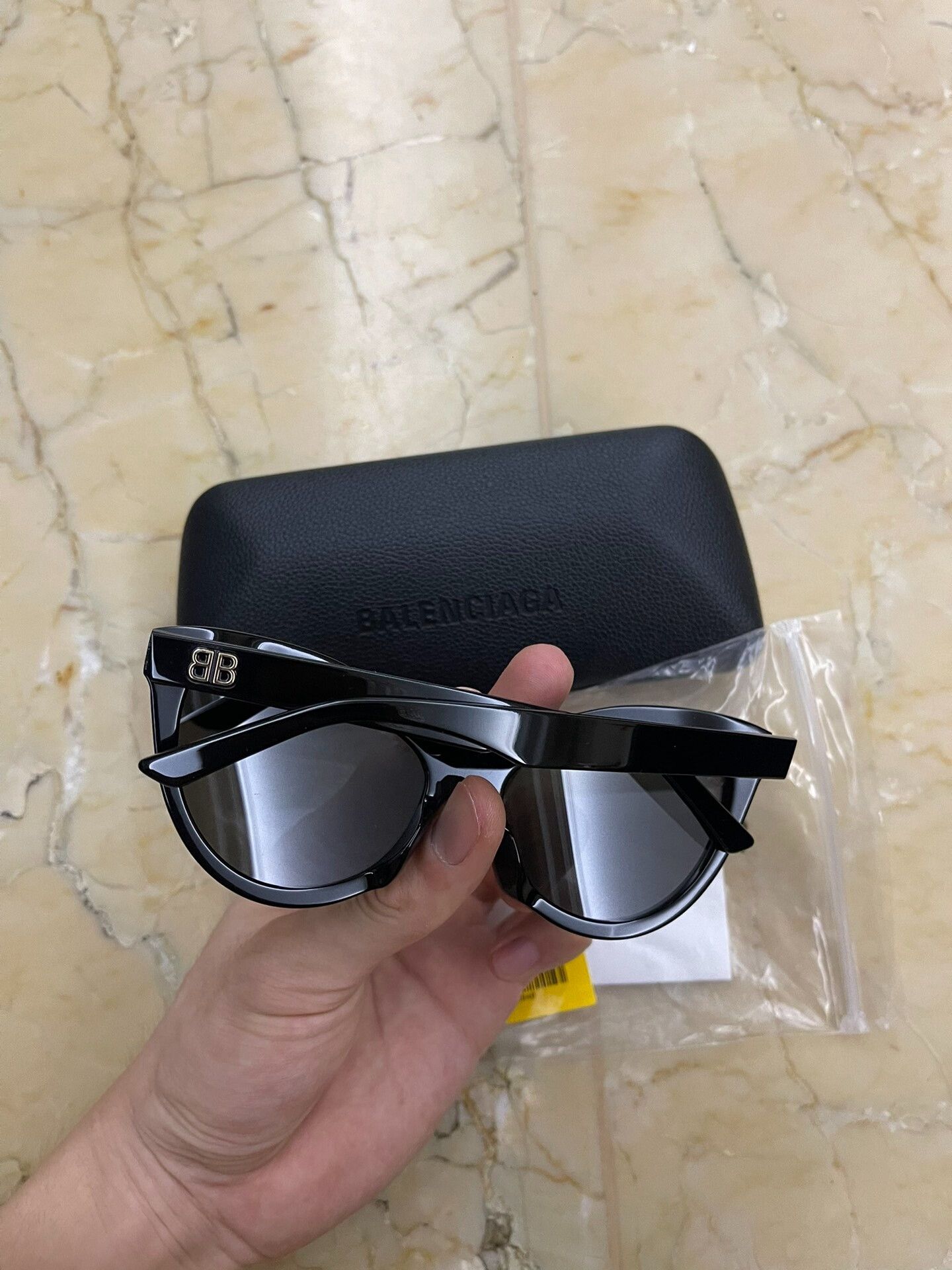 Balenciaga Balenciaga Bat Frame Double B Logo Sunglasses Size ONE SIZE - 2 Thumbnail