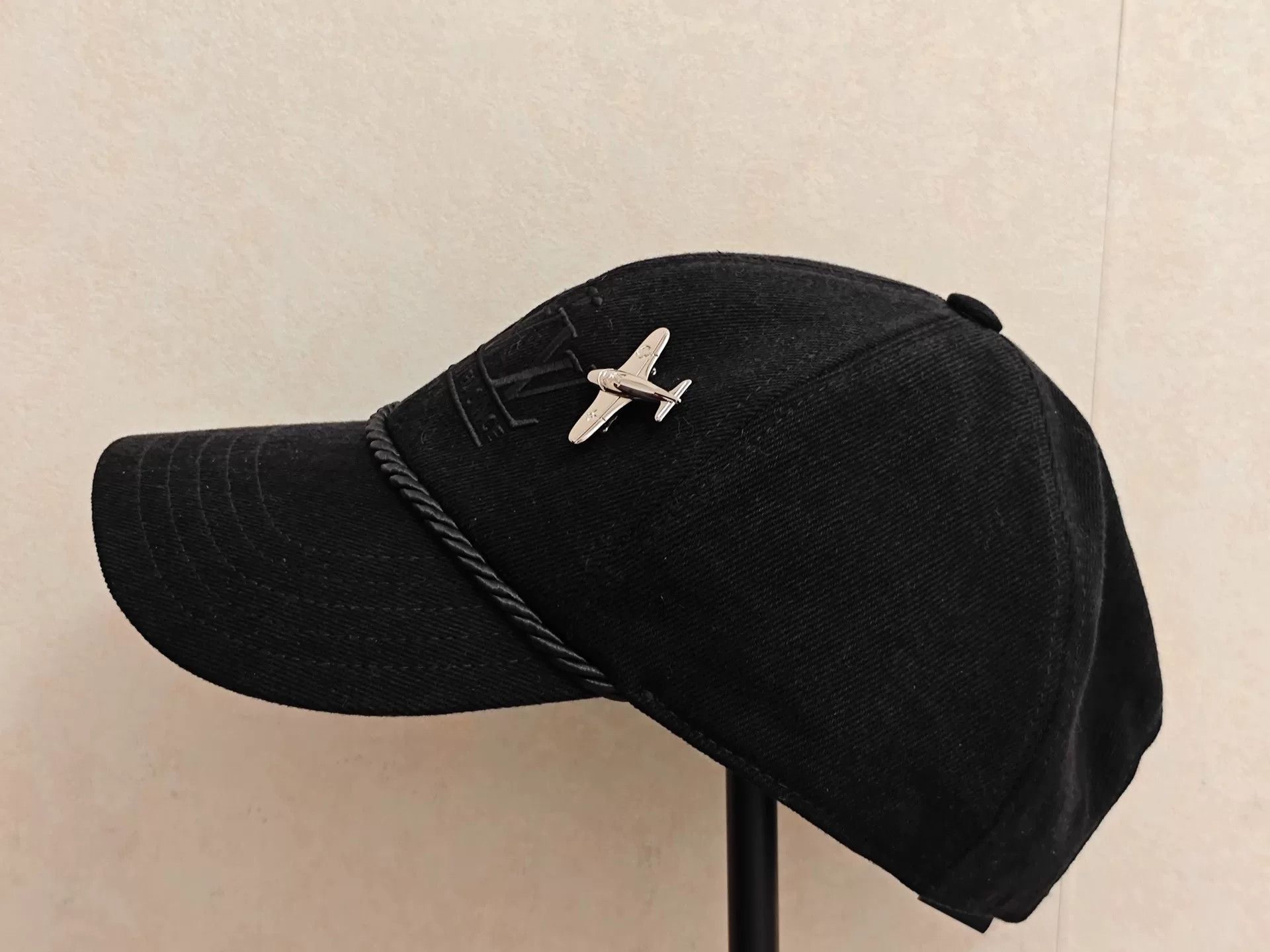 Louis Vuitton Louis Vuitton Lv25SS Airplane Logo Cap Size ONE SIZE - 2 Thumbnail