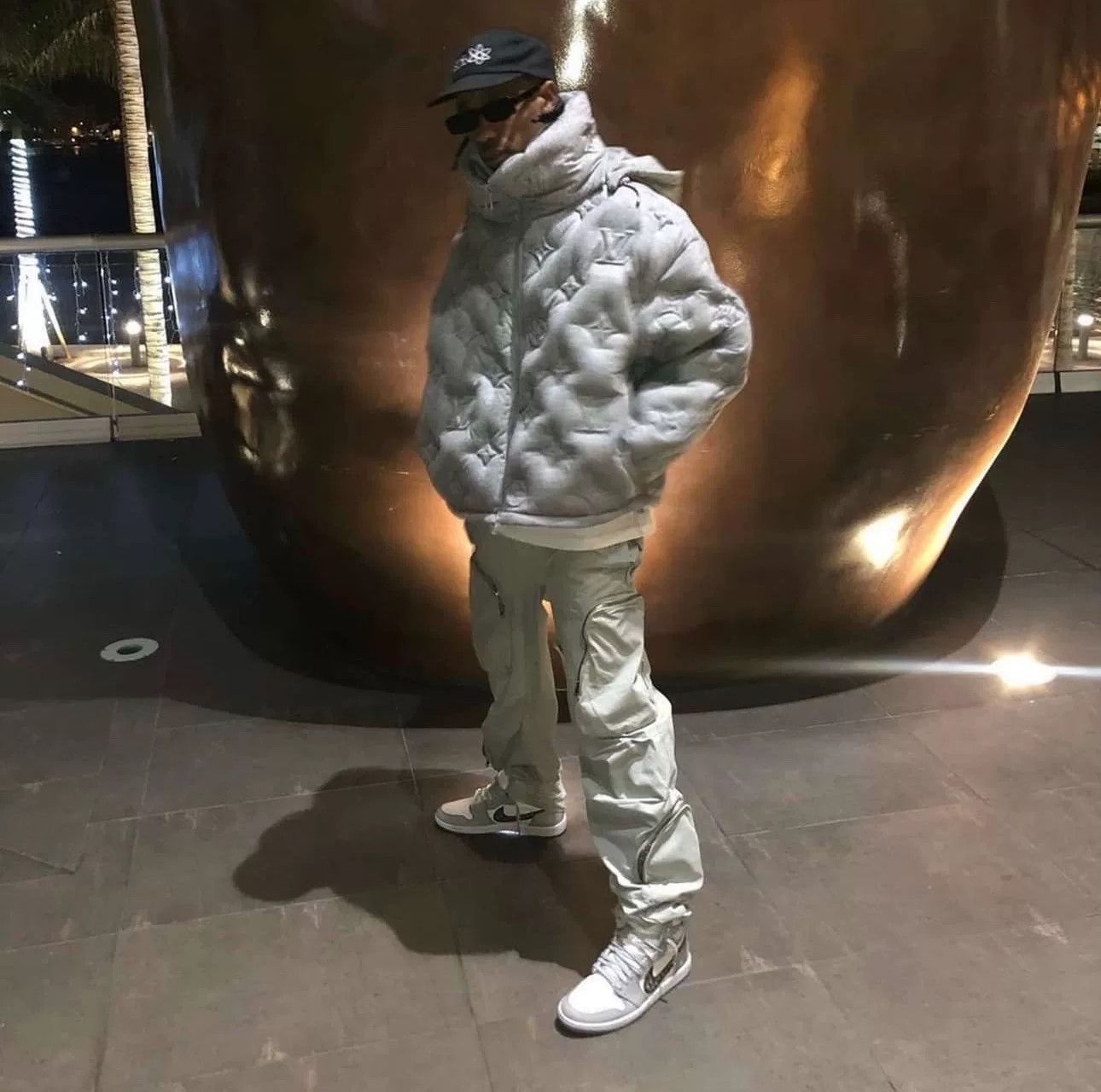 Louis Vuitton Louis Vuitton 19FW Embossed Gray Down Jacket Size US M / EU 48-50 / 2 - 8 Thumbnail