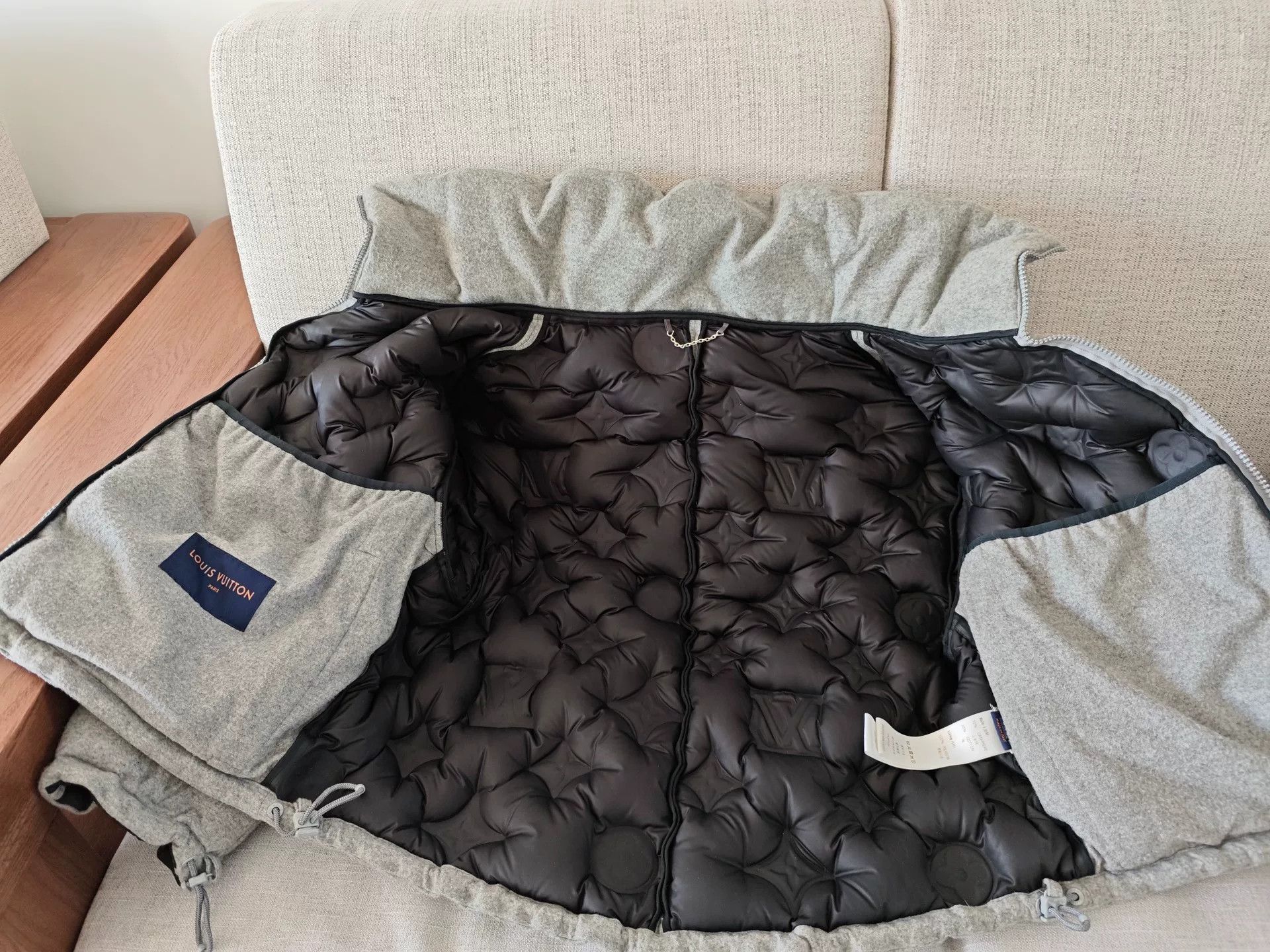 Louis Vuitton Louis Vuitton 19FW Embossed Gray Down Jacket Size US M / EU 48-50 / 2 - 5 Thumbnail
