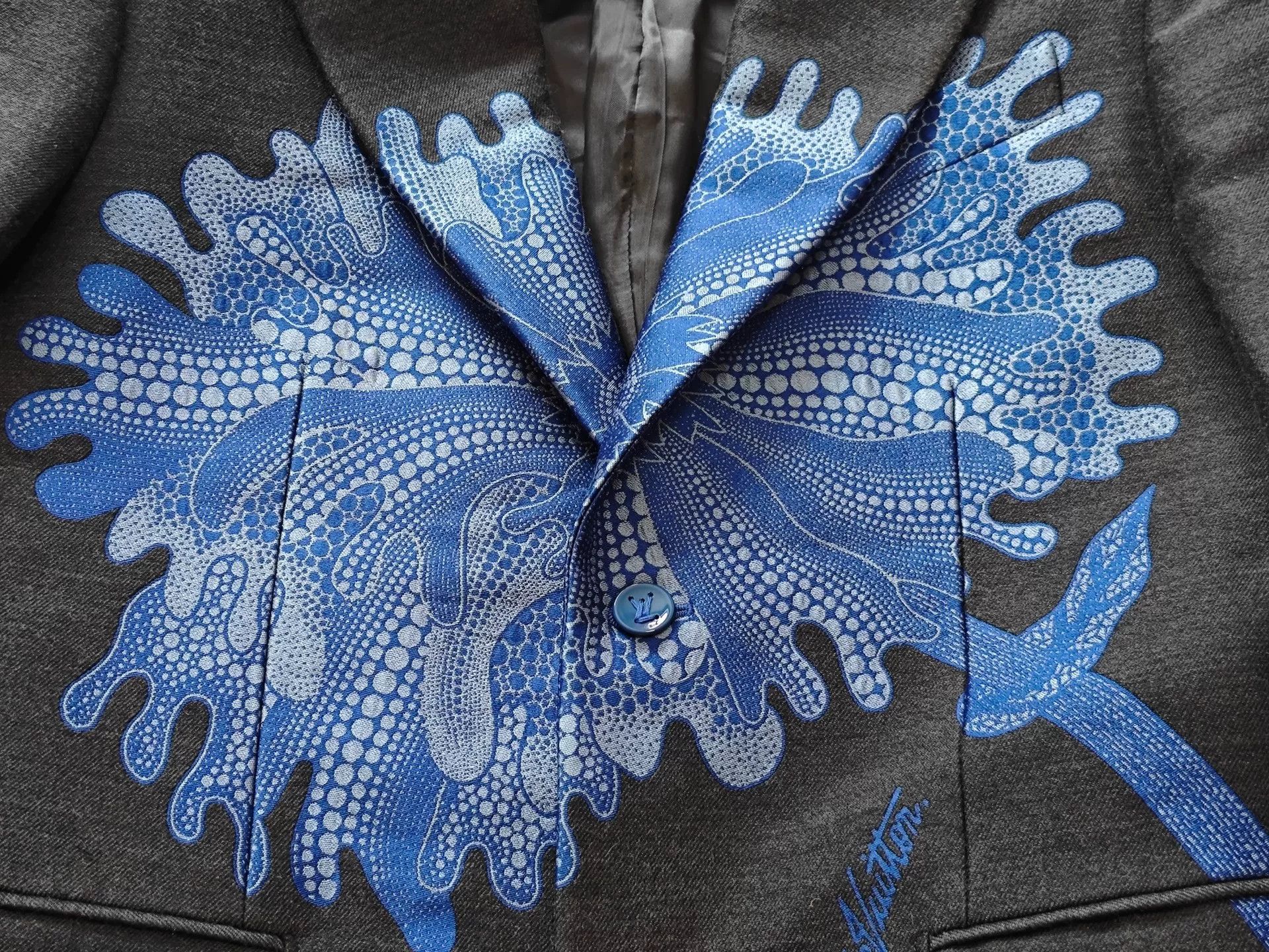 Louis Vuitton Louis Vuitton Yayoi Kusama Floral Gray Suit Size US M / EU 48-50 / 2 - 3 Thumbnail