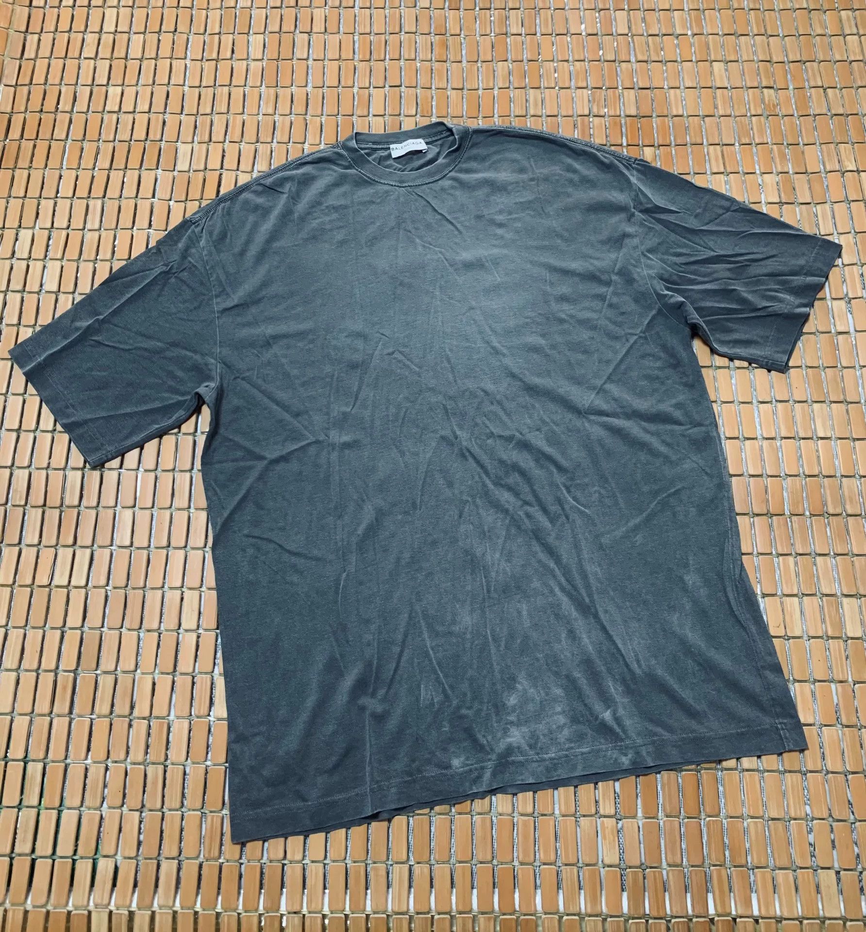 Balenciaga Balenciaga Washed Sanskrit Embroidery Tee Size US S / EU 44-46 / 1 - 2 Thumbnail