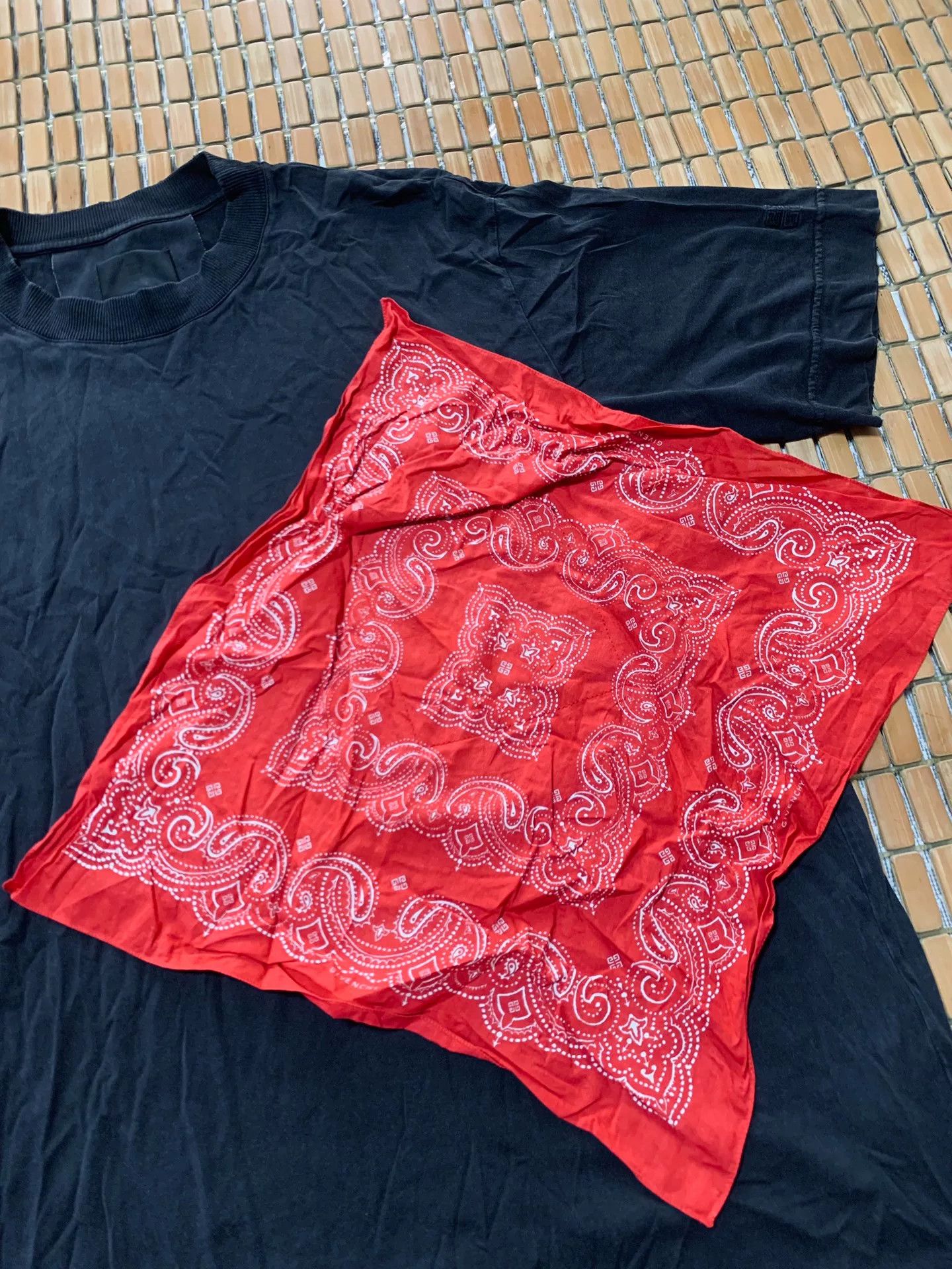 Givenchy Givenchy Bandana Patch Distressed Short Sleeve Size US S / EU 44-46 / 1 - 3 Thumbnail