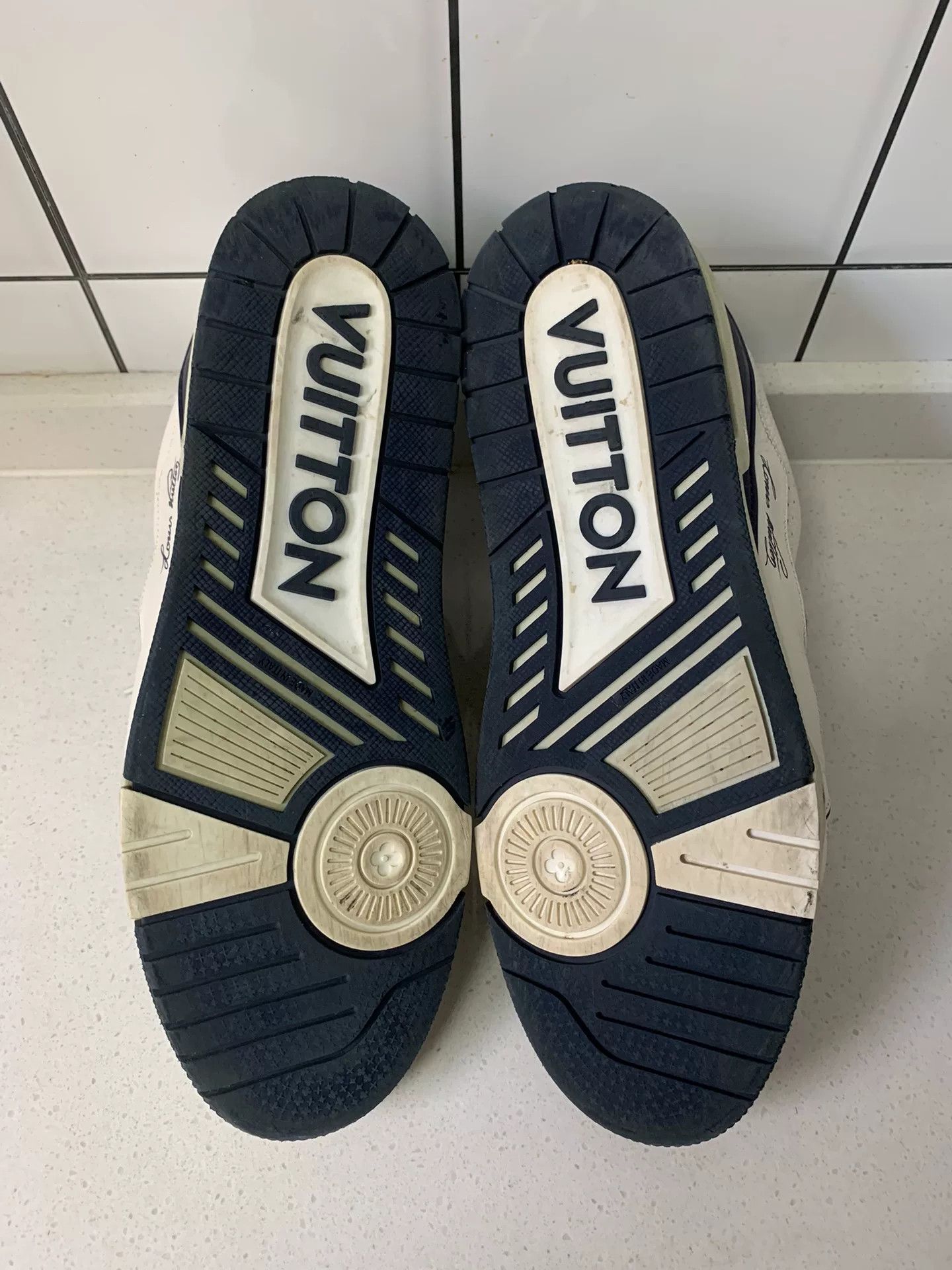 Louis Vuitton Louis Vuitton Trainer White Blue Cement Size US 9 / EU 42 - 7 Thumbnail
