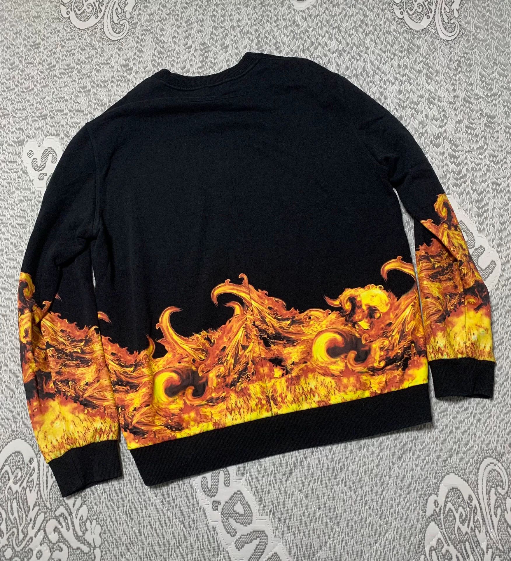 Givenchy Givenchy Flame Print Sweatshirt Size US XL / EU 56 / 4 - 2 Thumbnail