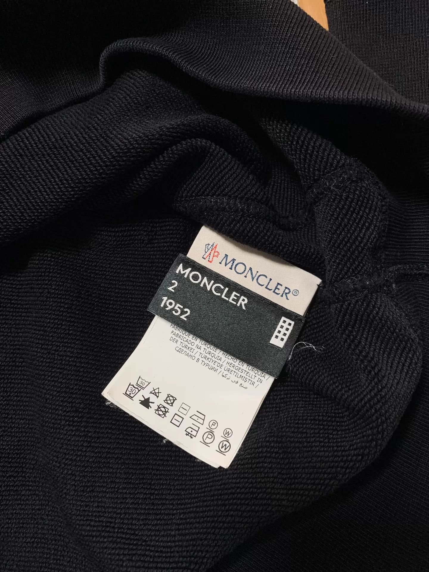 Moncler Moncler Large Logo Sweatshirt Size US S / EU 44-46 / 1 - 5 Thumbnail
