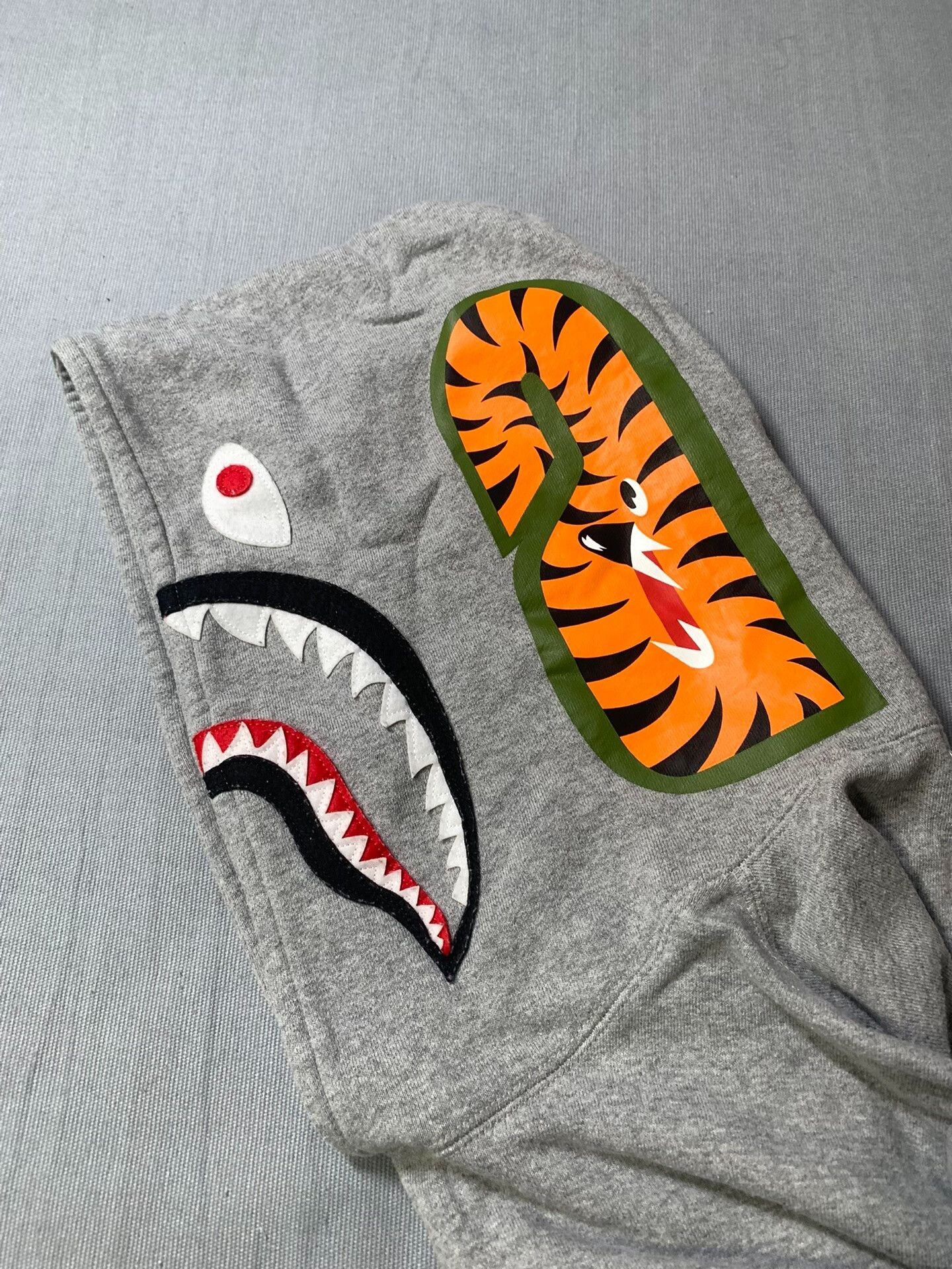 Bape Bape Gray Shark Hoodie Size US L / EU 52-54 / 3 - 2 Thumbnail