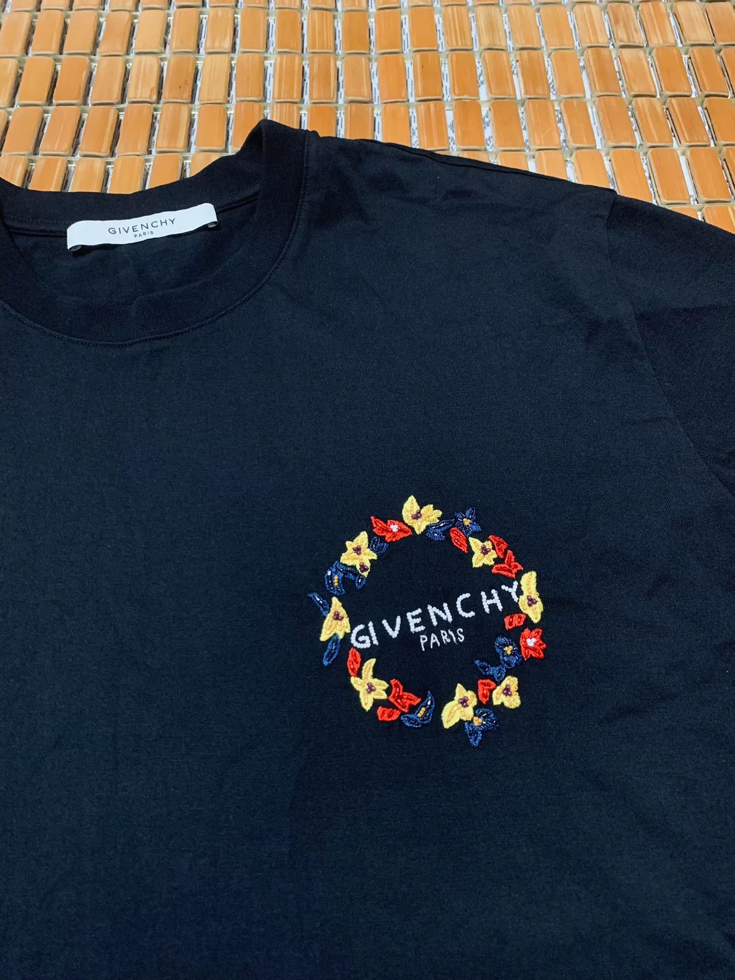 Givenchy Givenchy Beaded Floral Embroidery Tee Size XS / US 0-2 / IT 36-38 - 2 Thumbnail