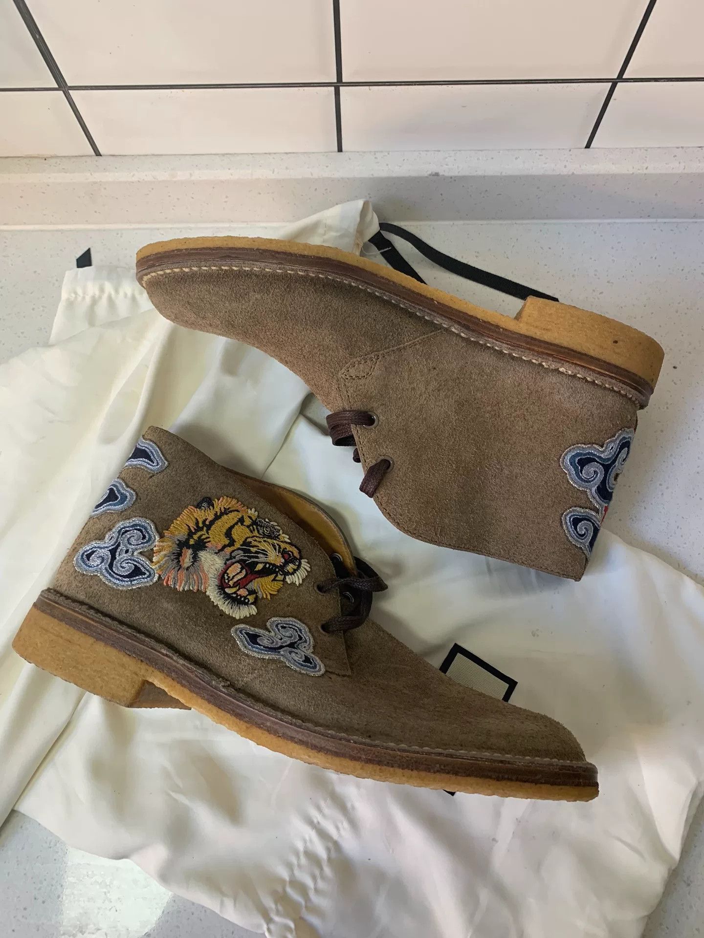 Gucci Gucci Tiger Embroidery Suede Desert Boots Size US 7 / EU 40 - 3 Thumbnail