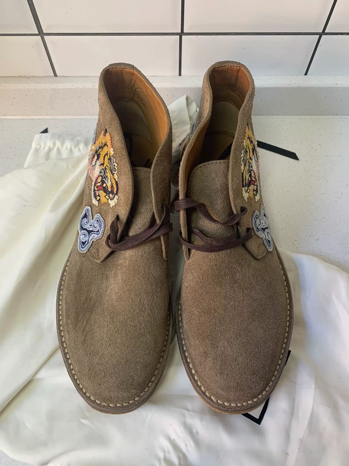 Gucci Gucci Tiger Embroidery Suede Desert Boots Size US 7 / EU 40 - 2 Thumbnail