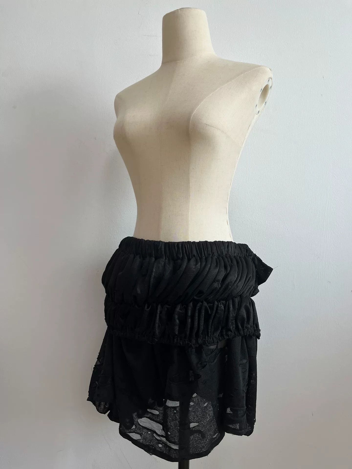 Nozomi Ishiguro Nozomi Ishiguro Black Layered Skirt Size 40" / US 18 - 2 Thumbnail
