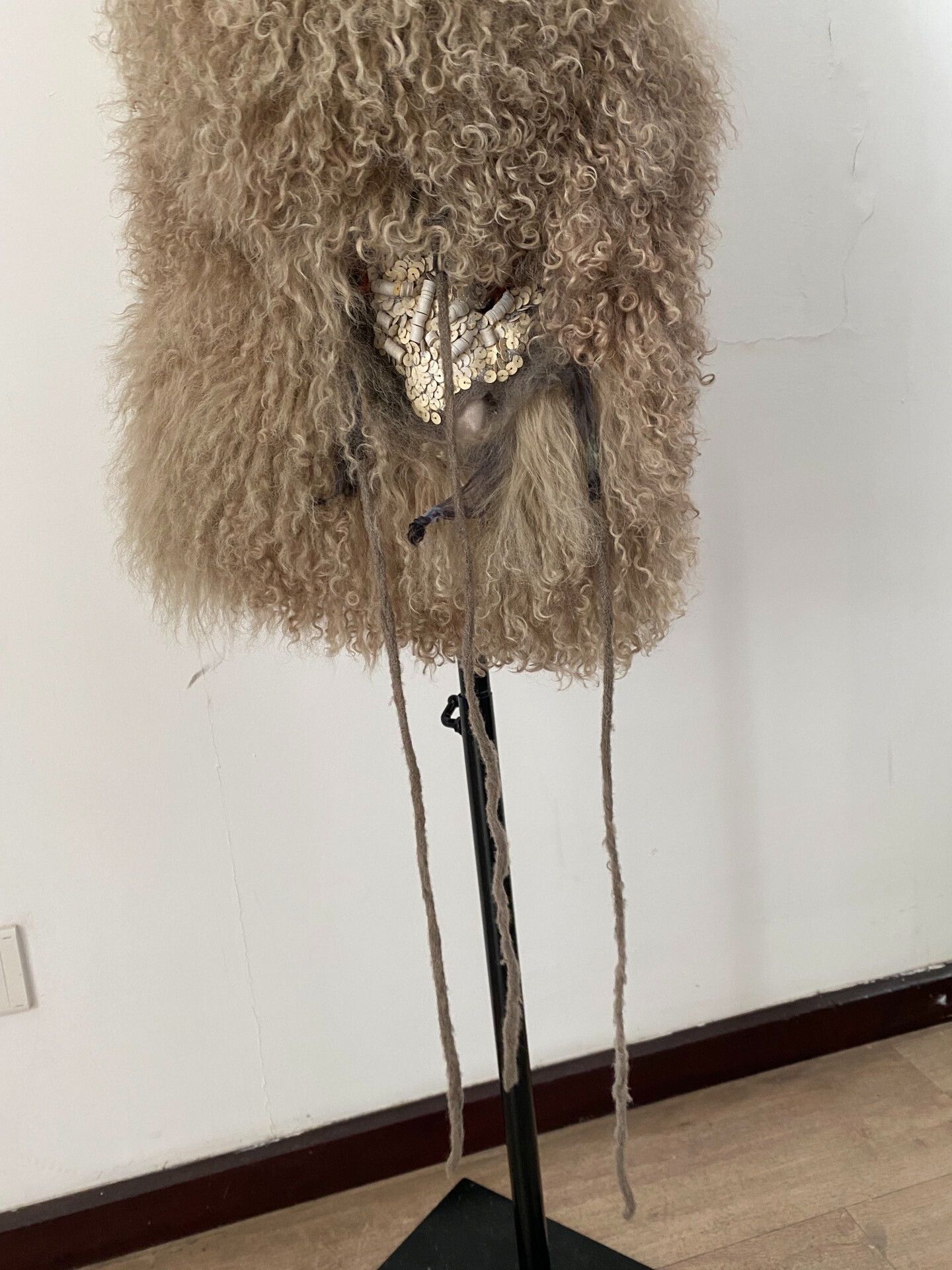 Share Spirit Homme Share Spirit Furry Tassel Crossbody Bag Size ONE SIZE - 6 Thumbnail