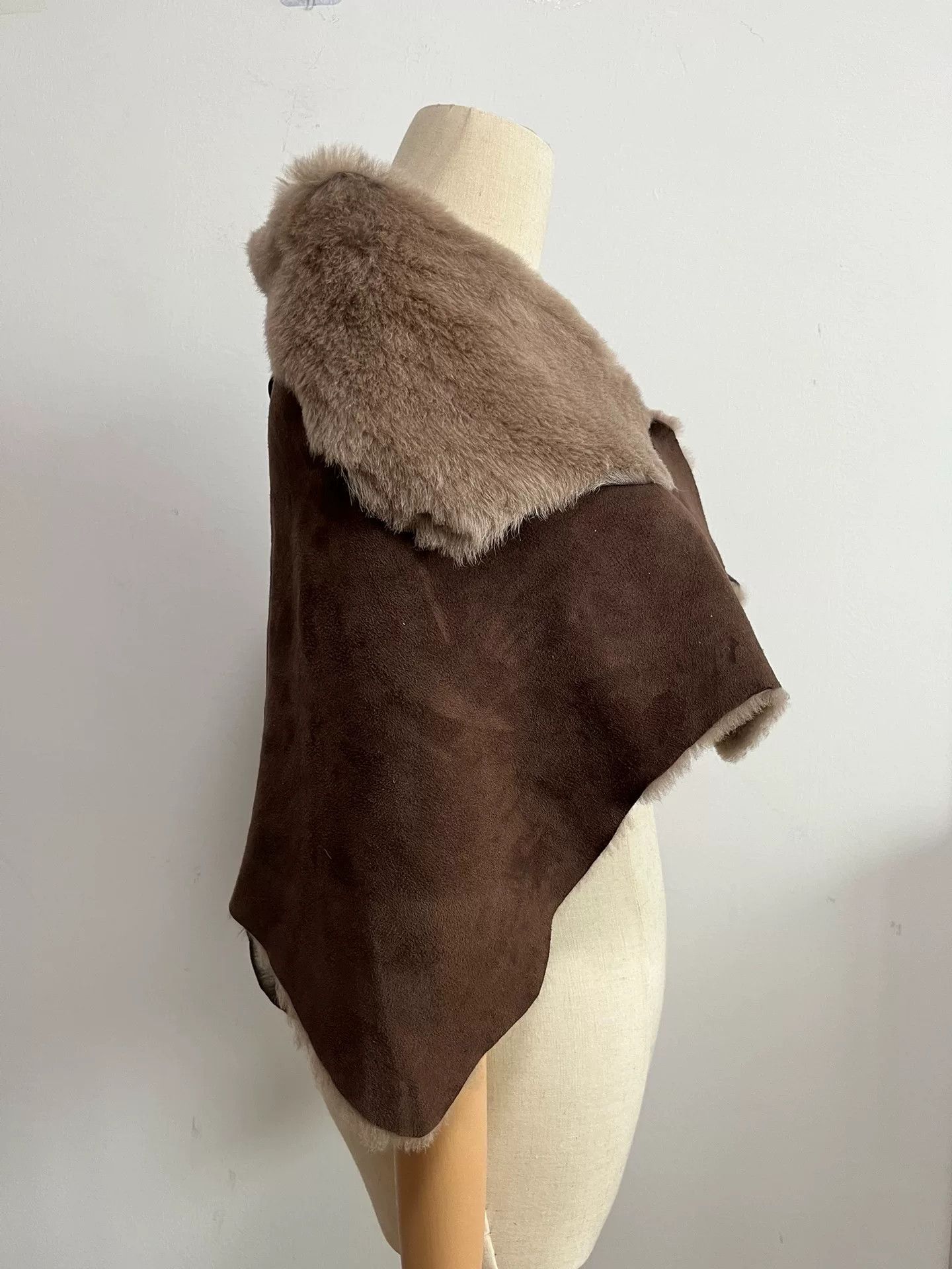 Vivienne Westwood Vivienne Westwood Sheepskin One-Piece Shawl Size ONE SIZE - 3 Thumbnail