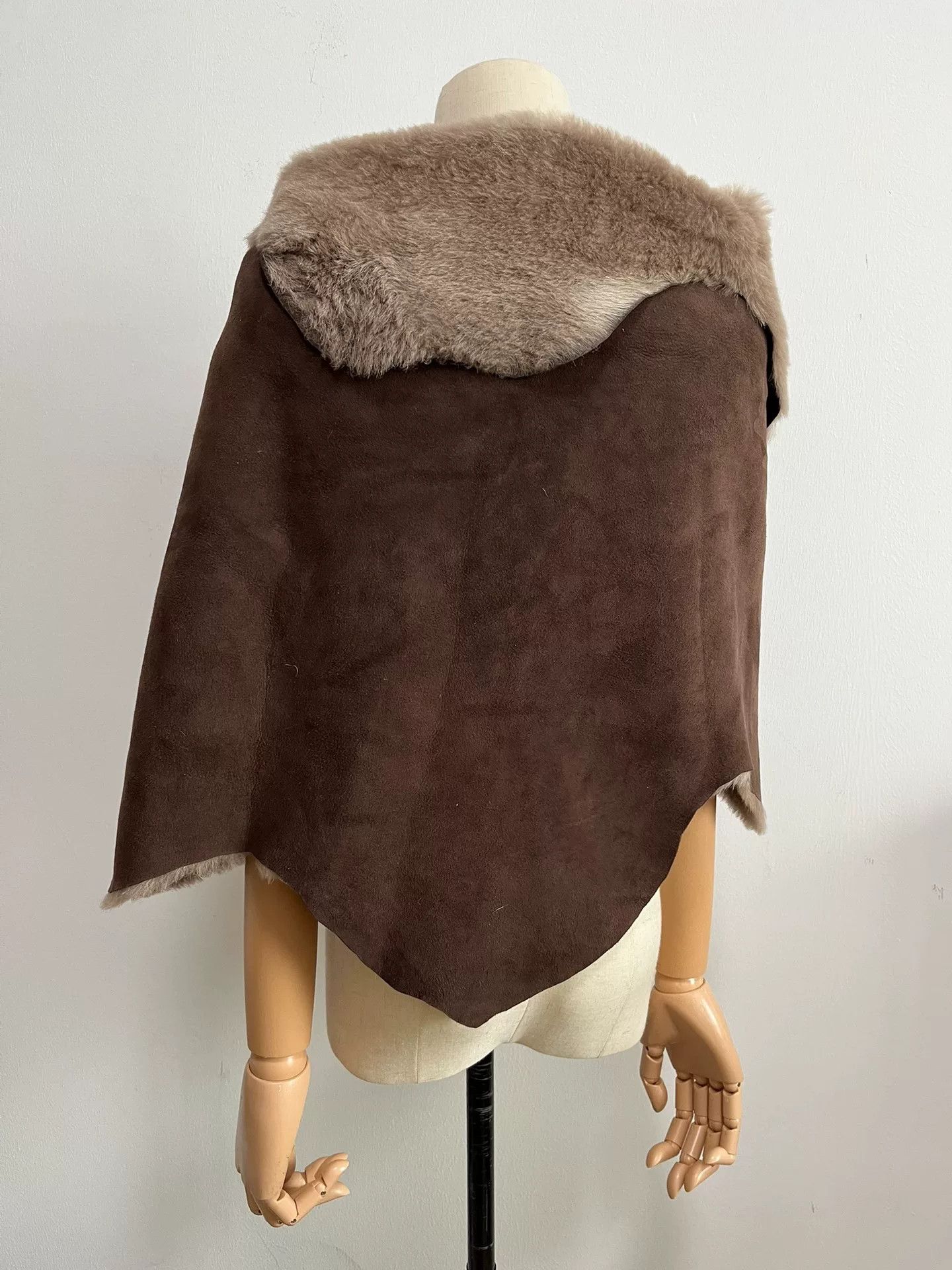Vivienne Westwood Vivienne Westwood Sheepskin One-Piece Shawl Size ONE SIZE - 2 Thumbnail