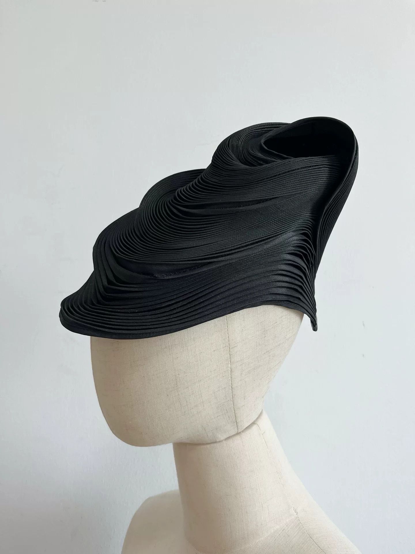 Issey Miyake Issey Miyake 3D Shaped Hat Black Size ONE SIZE - 2 Thumbnail