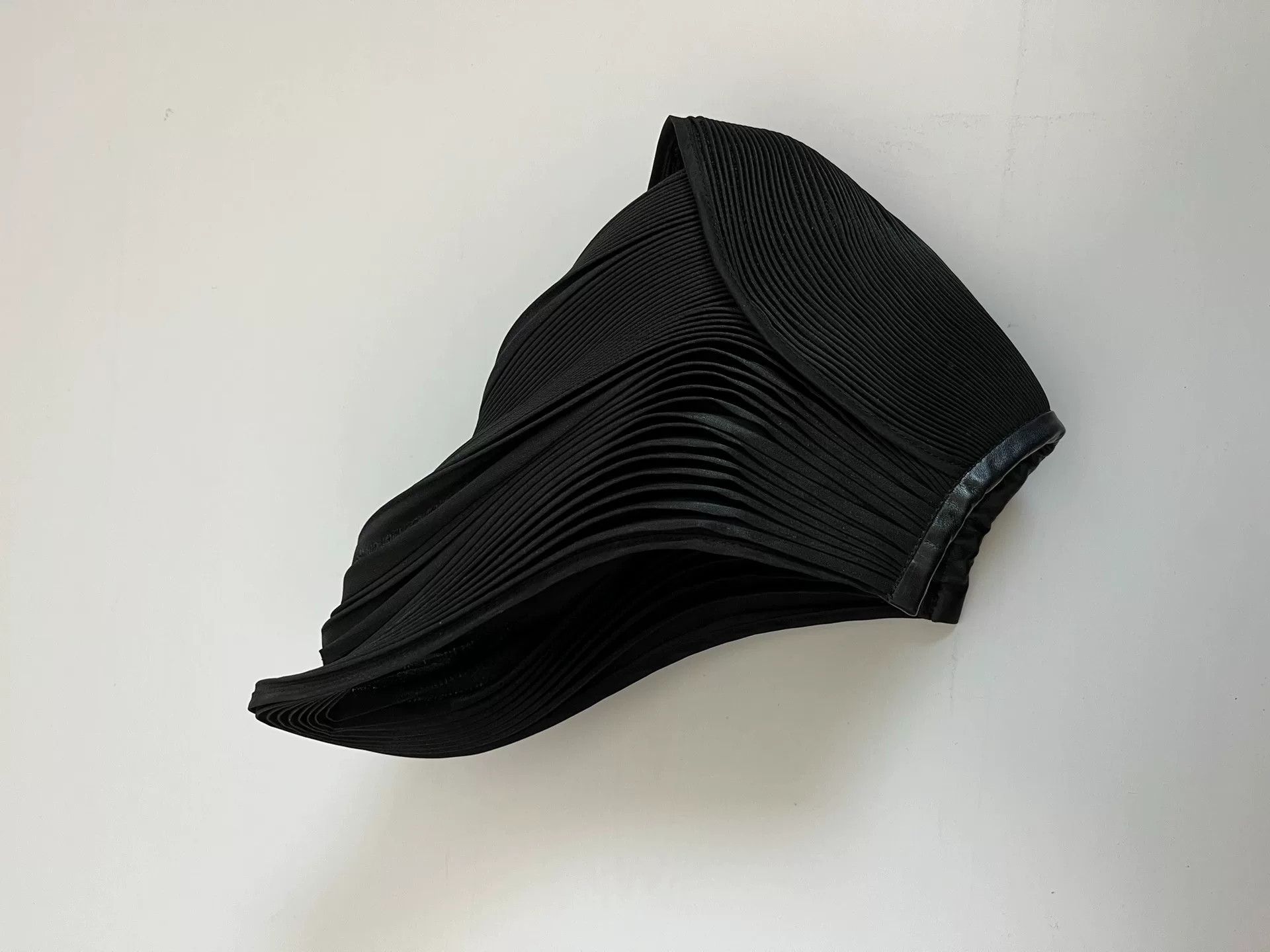 Issey Miyake Issey Miyake 3D Shaped Hat Black Size ONE SIZE - 9 Thumbnail