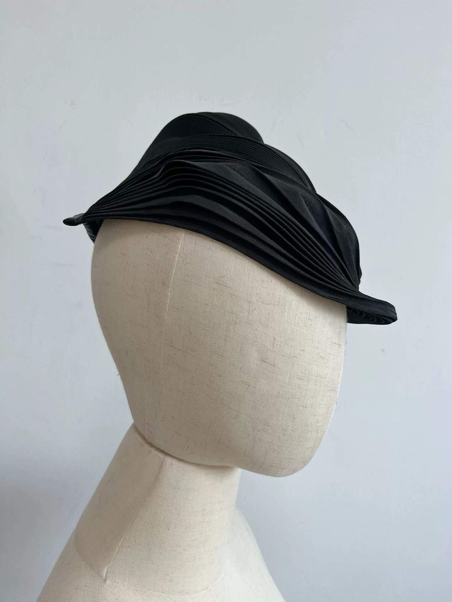 Issey Miyake Issey Miyake 3D Shaped Hat Black Size ONE SIZE - 4 Thumbnail