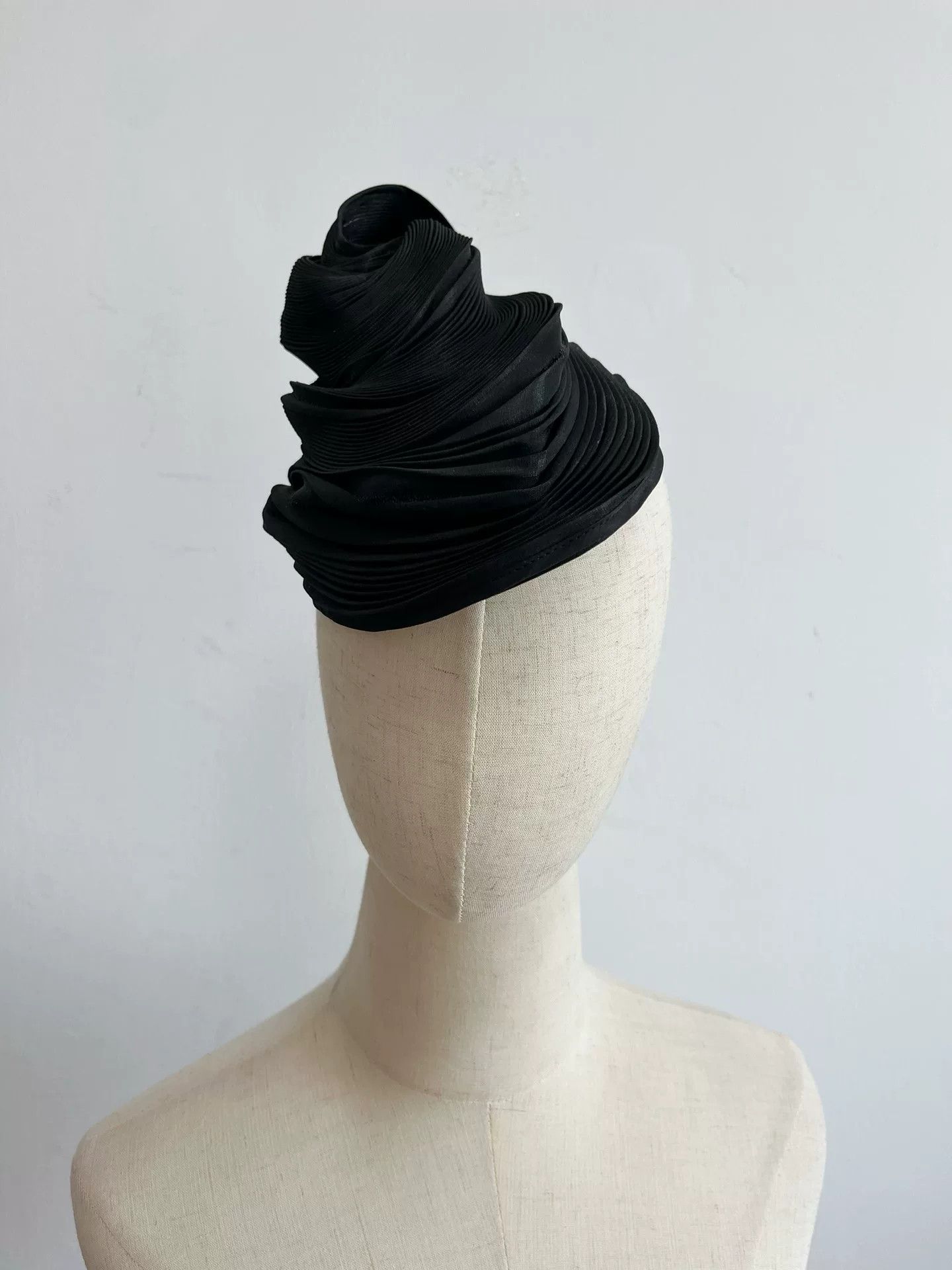 Issey Miyake Issey Miyake 3D Shaped Hat Black Size ONE SIZE - 3 Thumbnail