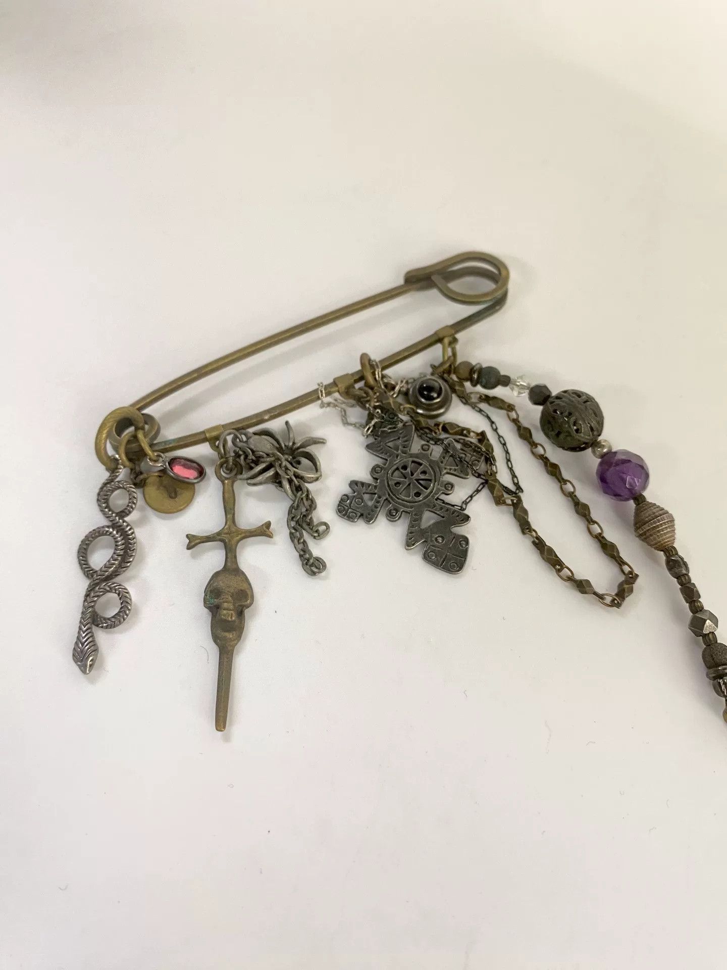 Gunda Gunda Gem Brooch Pin Size ONE SIZE - 2 Thumbnail