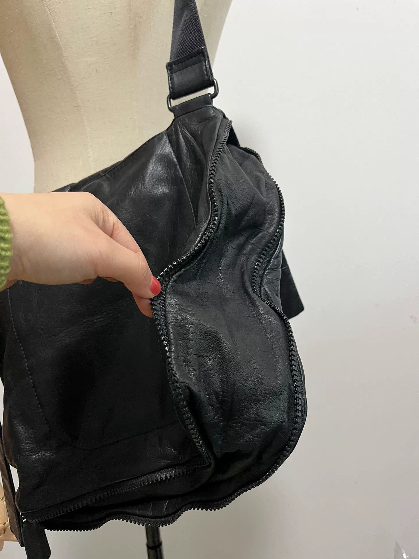Yohji Yamamoto Yohji Yamamoto Black Leather Crossbody Bag Size ONE SIZE - 6 Thumbnail