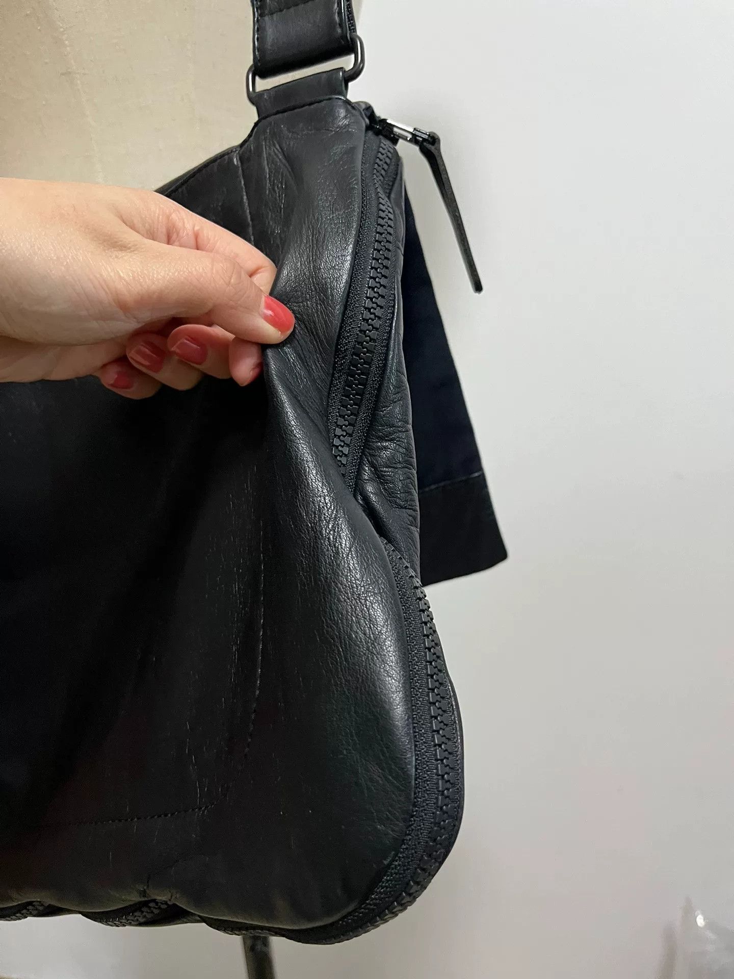 Yohji Yamamoto Yohji Yamamoto Black Leather Crossbody Bag Size ONE SIZE - 7 Thumbnail