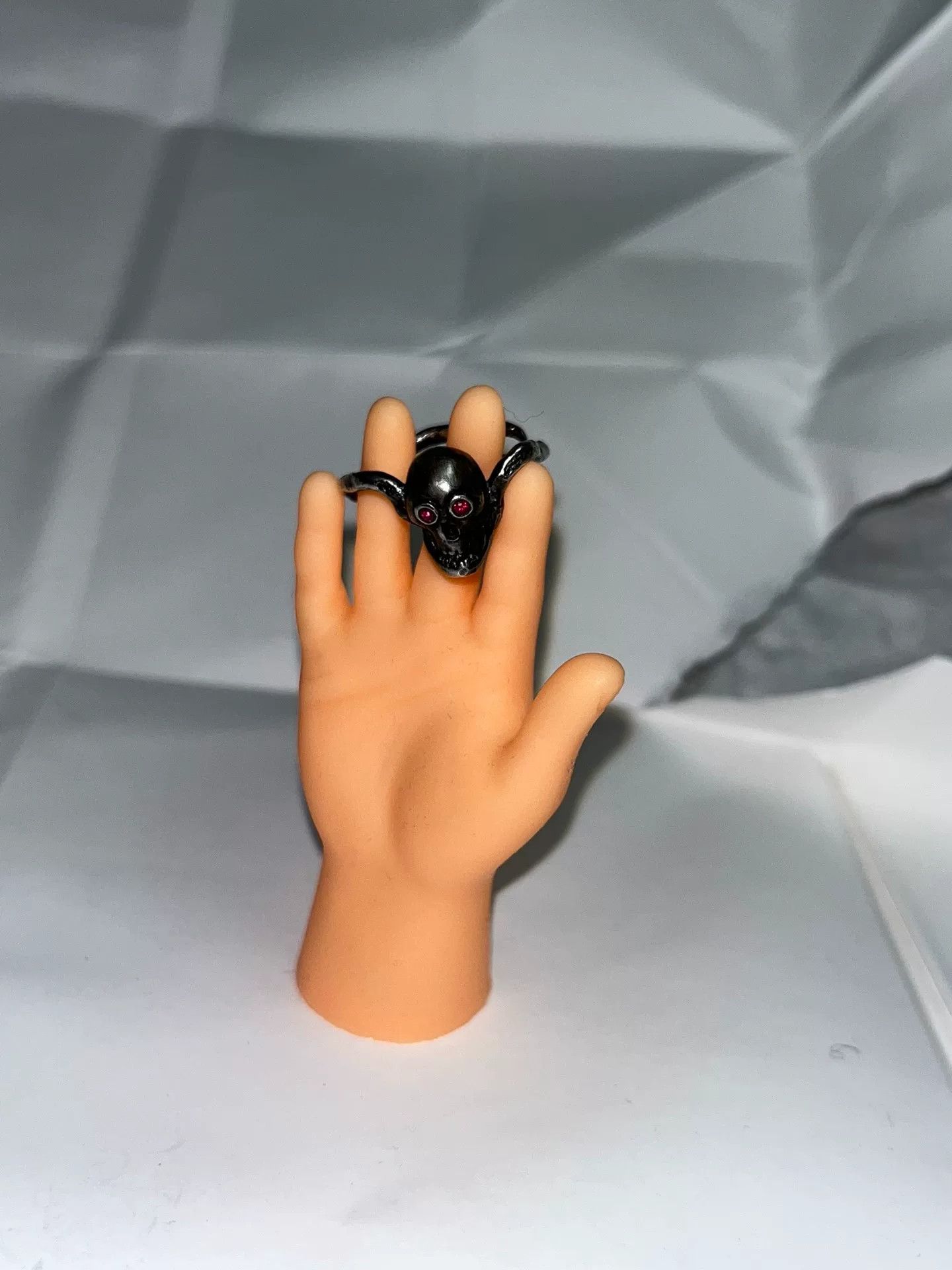 Share Spirit Homme Share Spirit Skull Pink Gem Ring Size ONE SIZE - 5 Thumbnail