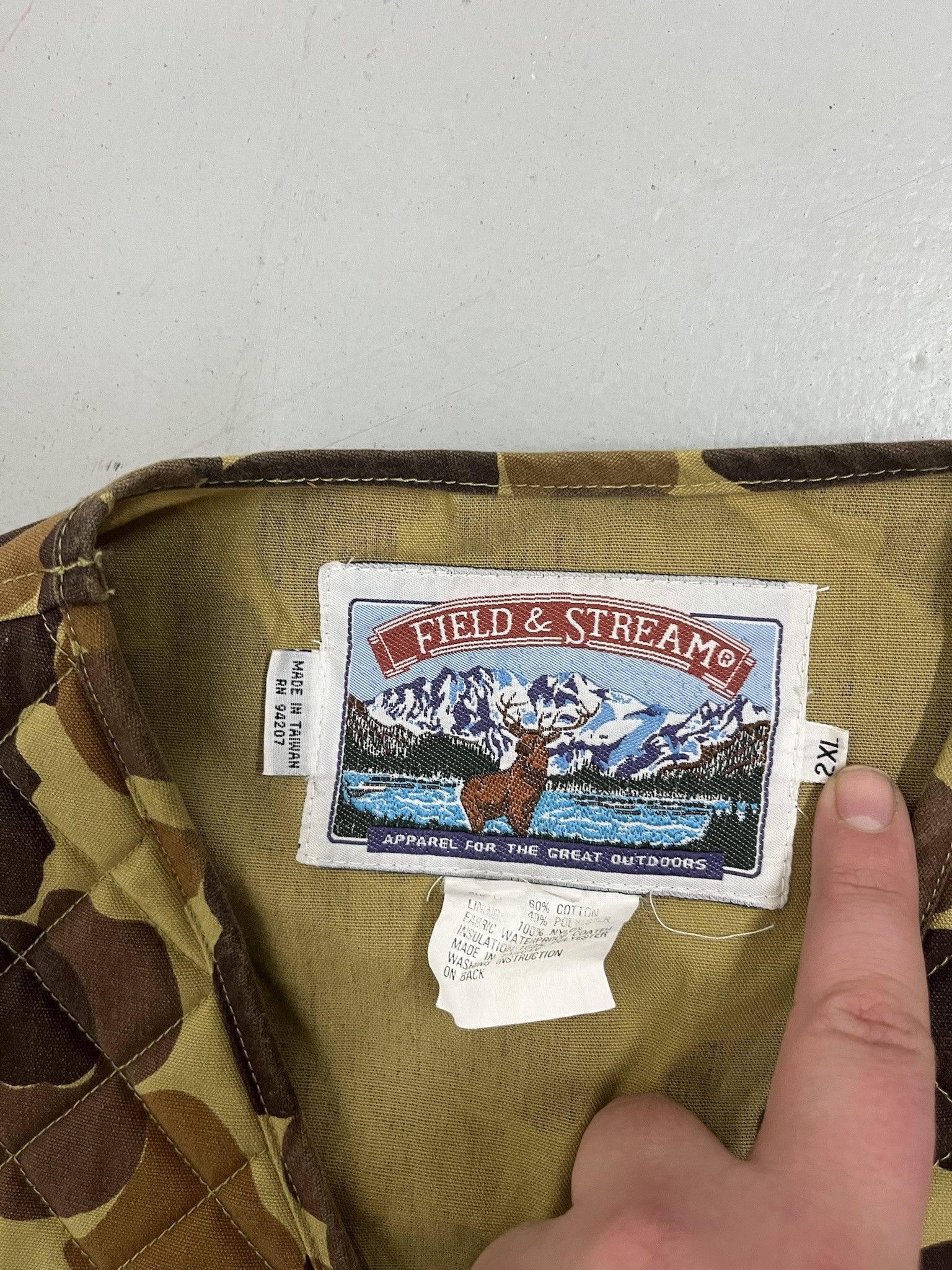 Vintage Vintage 90s FIeld and Stream Camo Shooting Vest Hunting Jacket Size XXL Size US XXL / EU 58 / 5 - 2 Thumbnail