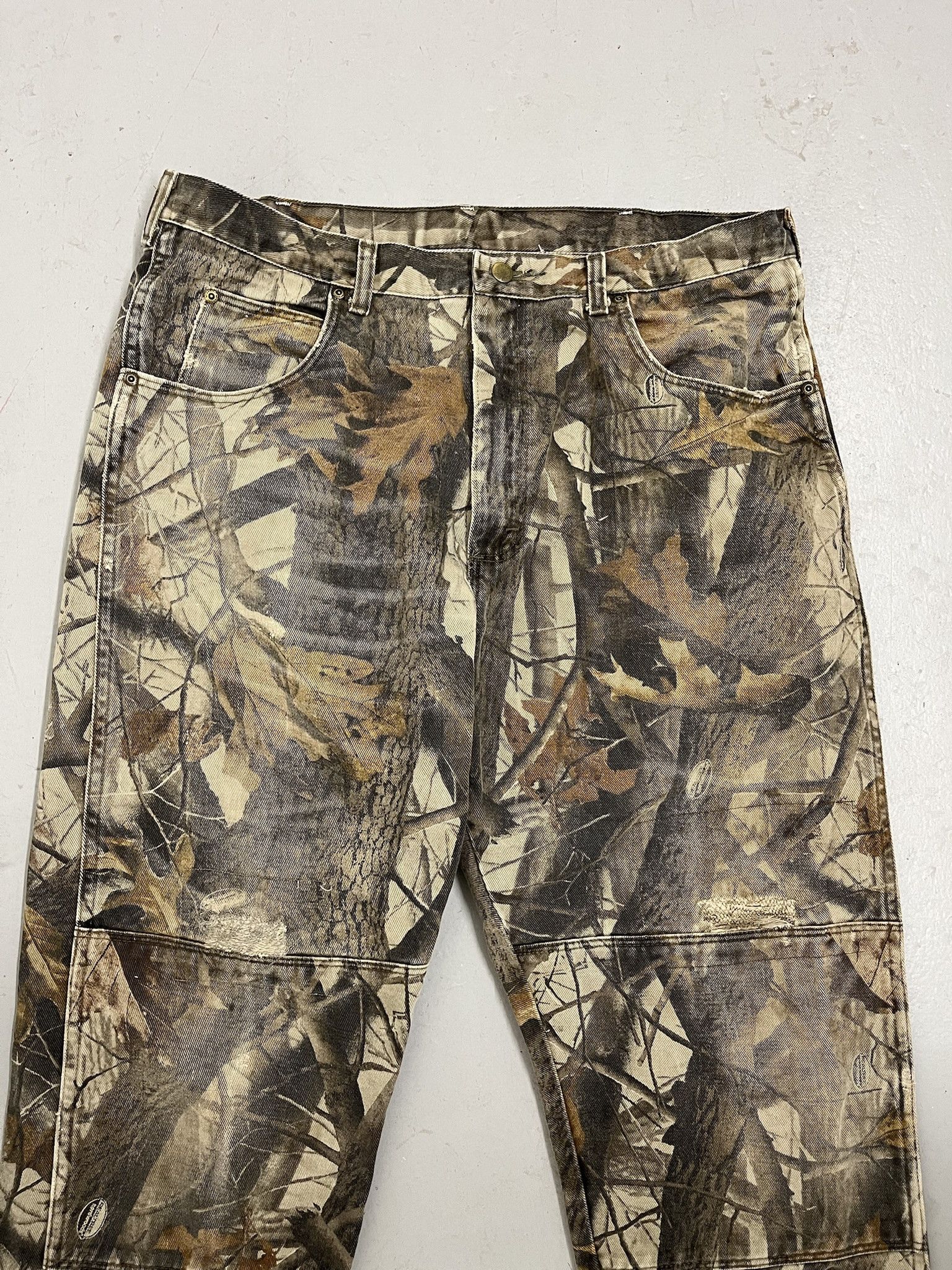 Vintage Vintage Realtree Camo Pants 2000s Wrangler Camo Print Jeans Size 37X30 Size US 37 - 2 Thumbnail