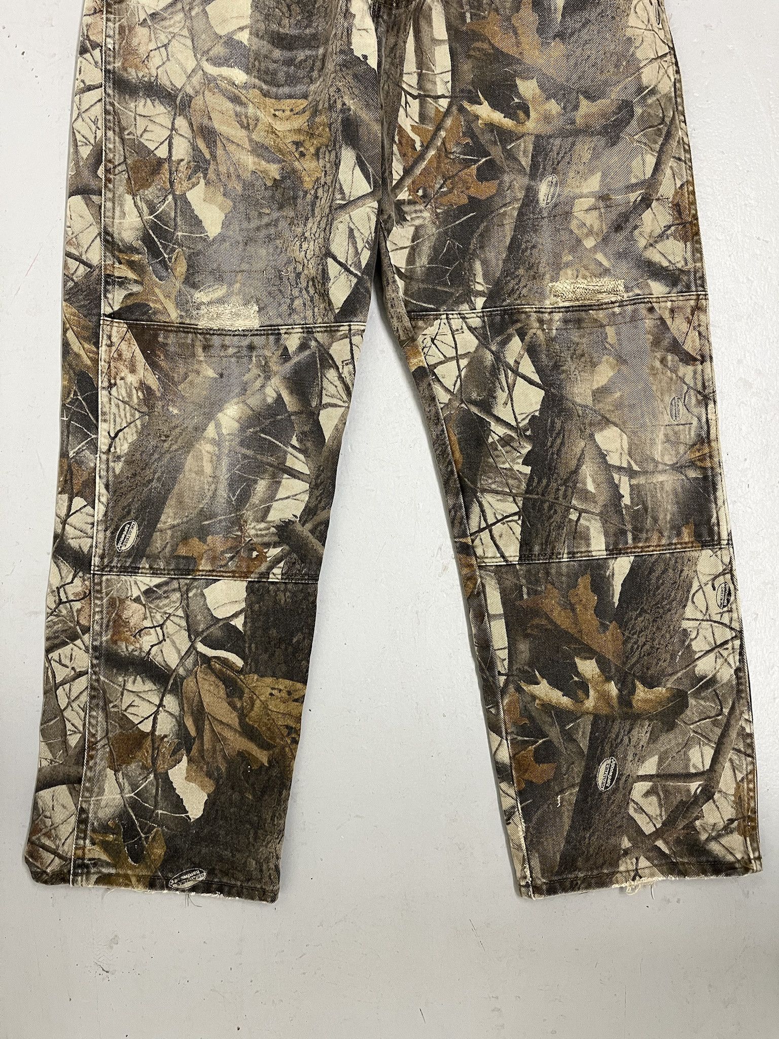 Vintage Vintage Realtree Camo Pants 2000s Wrangler Camo Print Jeans Size 37X30 Size US 37 - 5 Thumbnail
