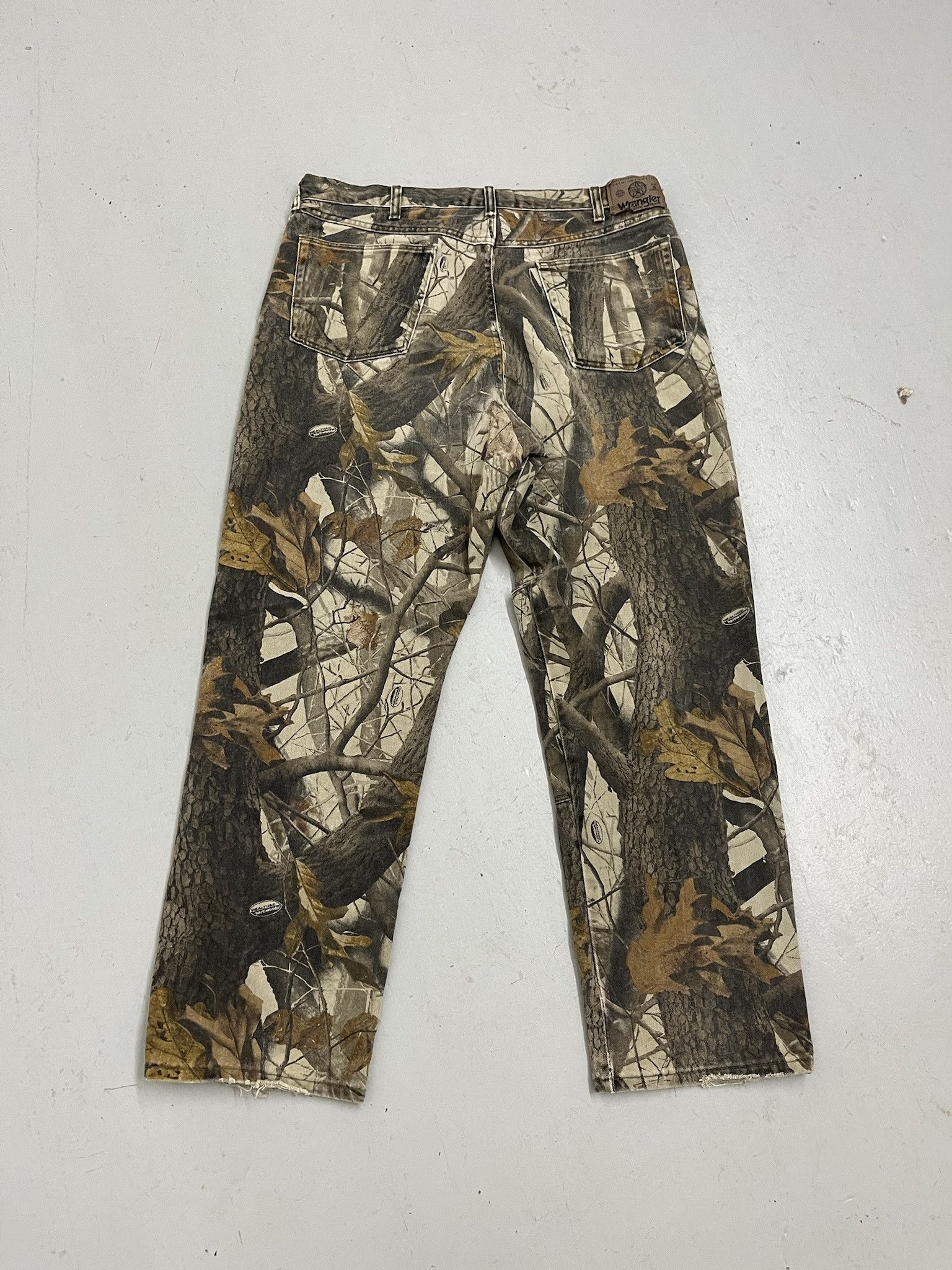 Vintage Vintage Realtree Camo Pants 2000s Wrangler Camo Print Jeans Size 37X30 Size US 37 - 6 Thumbnail