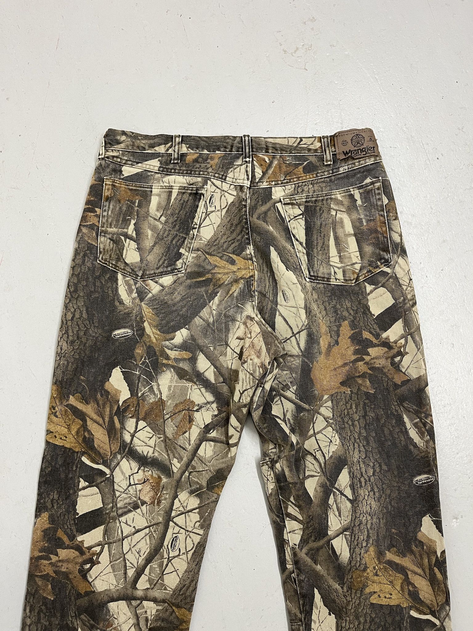 Vintage Vintage Realtree Camo Pants 2000s Wrangler Camo Print Jeans Size 37X30 Size US 37 - 7 Thumbnail