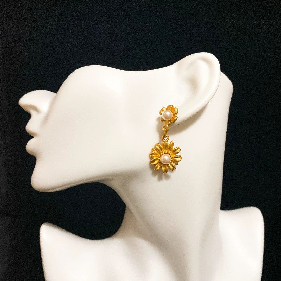 Kenzo KENZO Vintage Pearl Daisy Earrings Size ONE SIZE - 2 Thumbnail