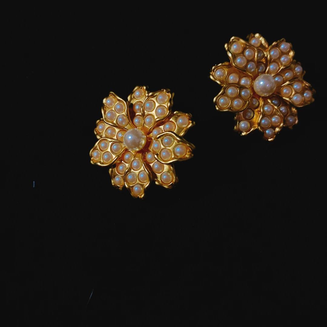 Kenzo Kenzo Paris Pearl Flower Vintage Earrings Size ONE SIZE - 2 Thumbnail