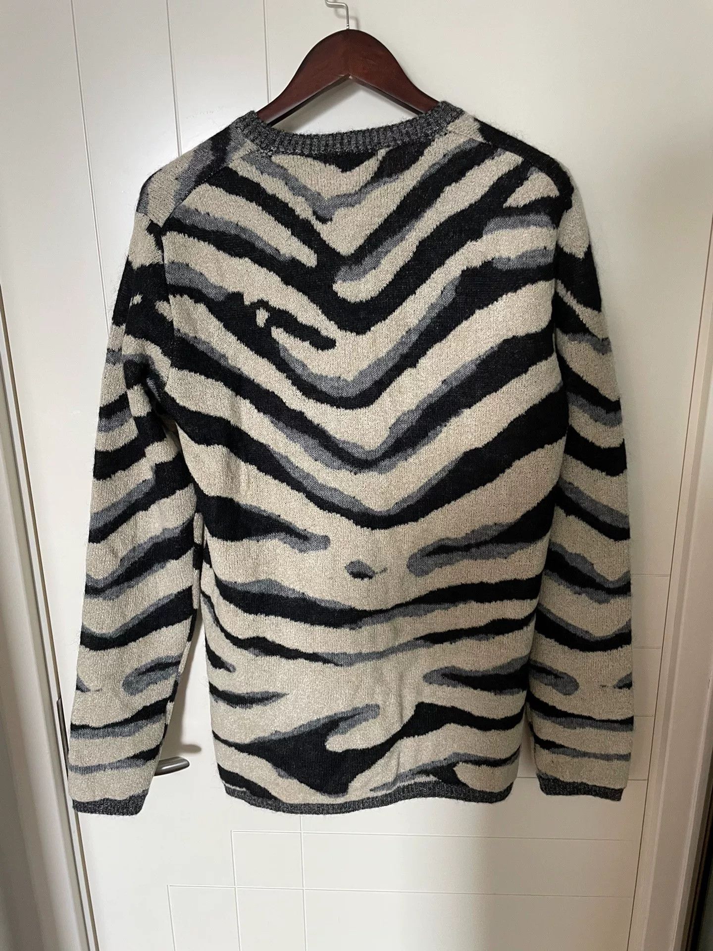 Yohji Yamamoto Yohji Yamamoto 13AW Zebra Sweater Size US L / EU 52-54 / 3 - 2 Thumbnail