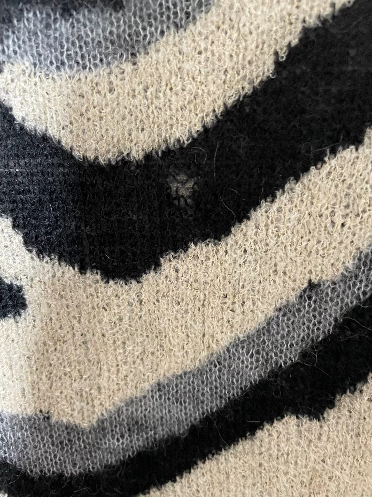Yohji Yamamoto Yohji Yamamoto 13AW Zebra Sweater Size US L / EU 52-54 / 3 - 5 Thumbnail