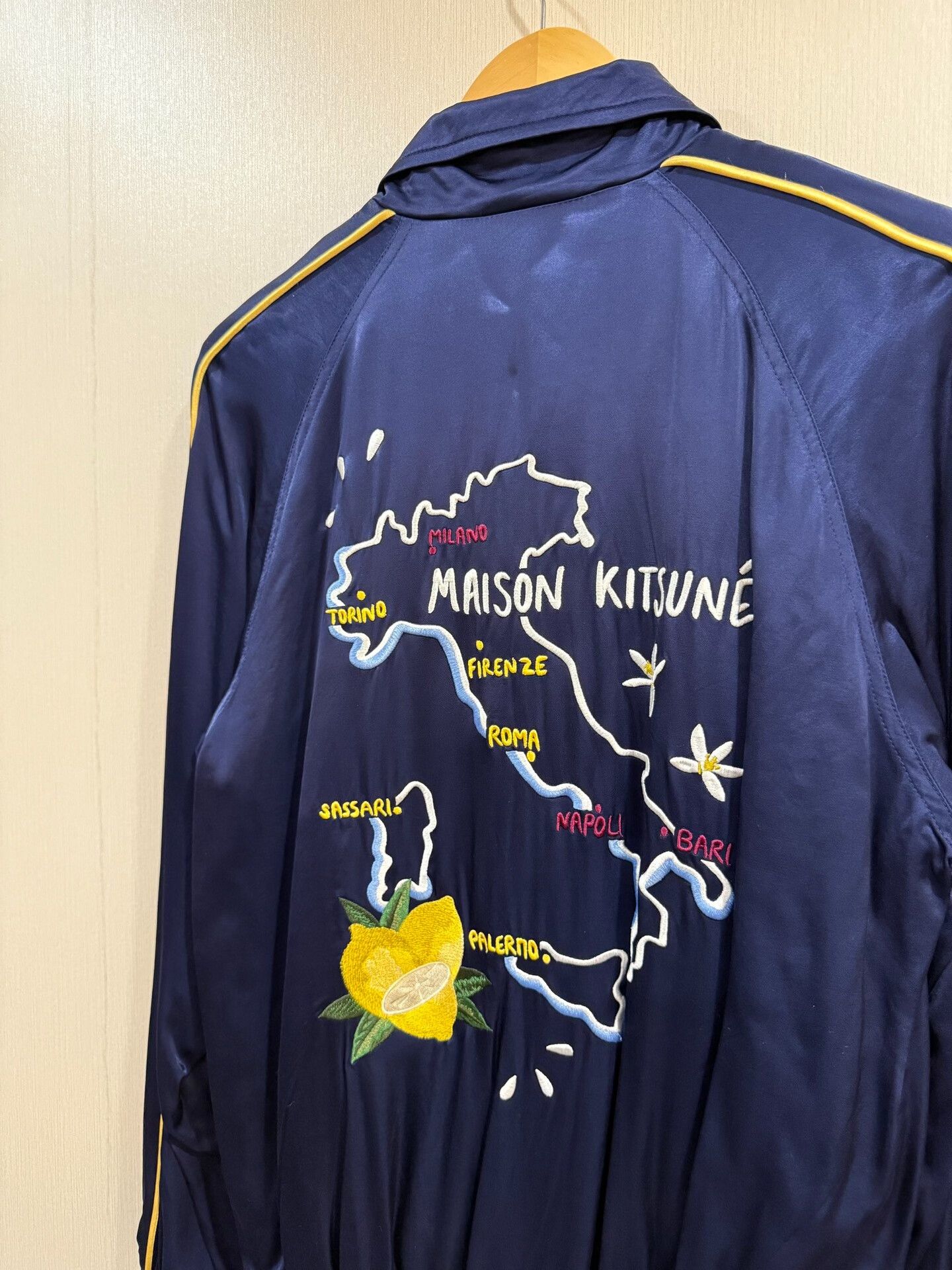Maison Kitsune MAISON KITSUNE Lemon Map Baseball Jacket Size US L / EU 52-54 / 3 - 5 Thumbnail