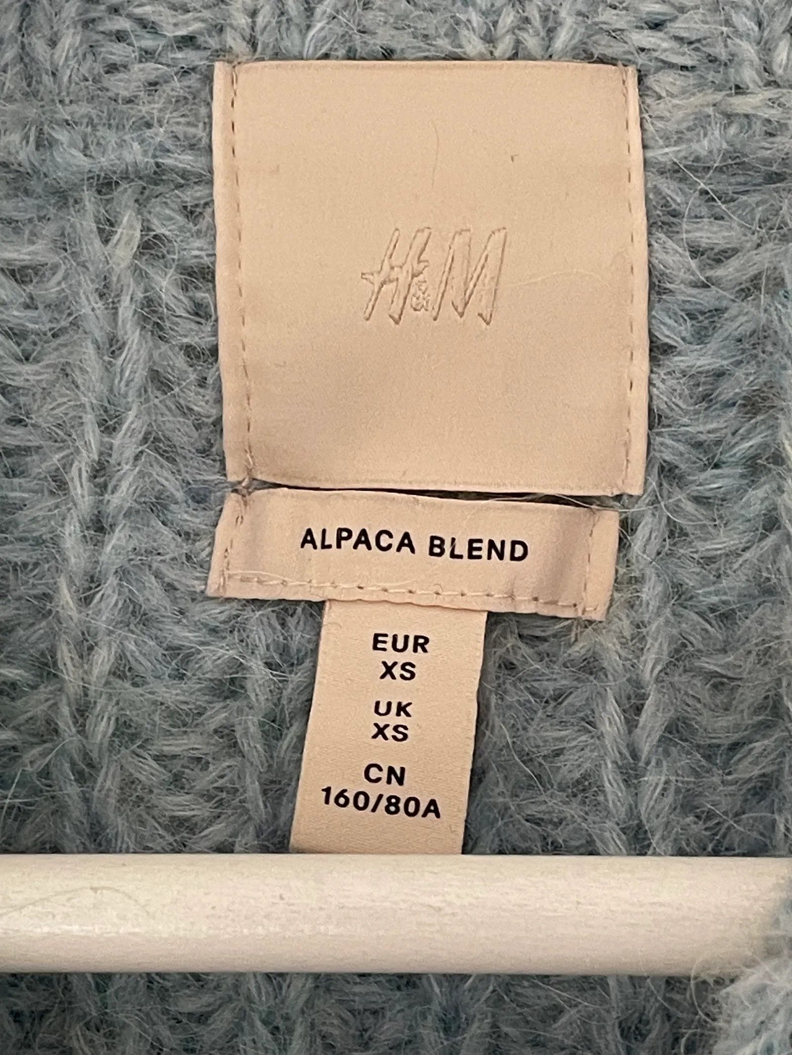 H&M H&M Premium Sweater Size XS / US 0-2 / IT 36-38 - 2 Thumbnail