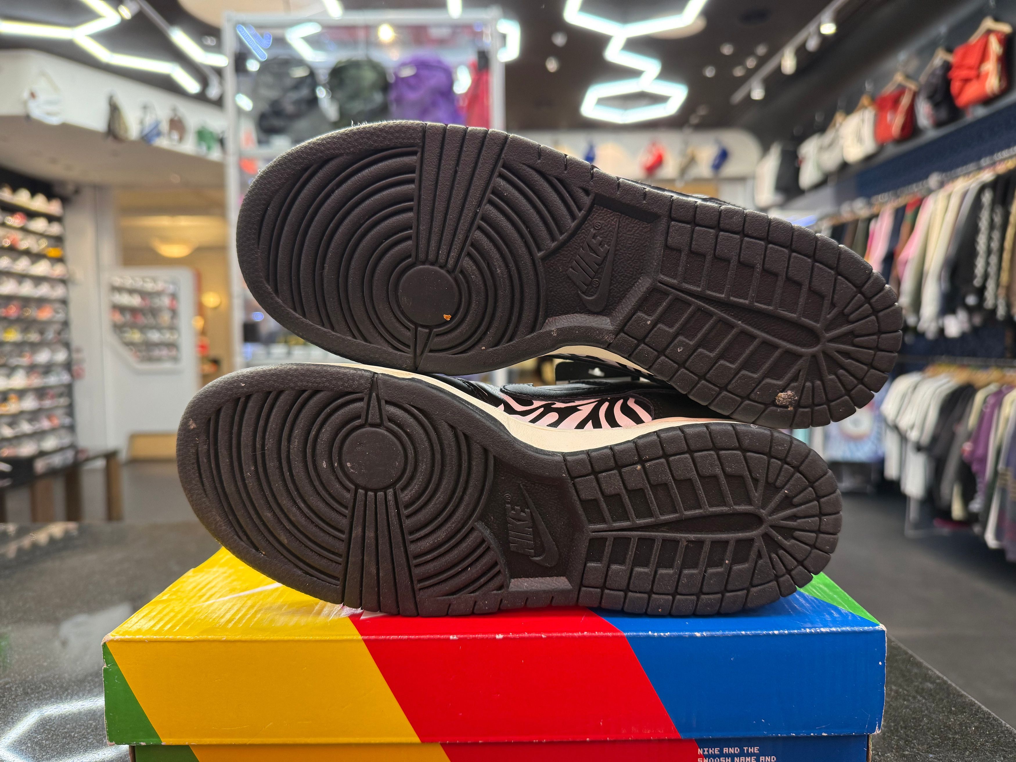 Nike PRE OWNED Sb Dunk Low “Quatersnacks Zebra” Size US 5.5 / EU 38 - 4 Thumbnail