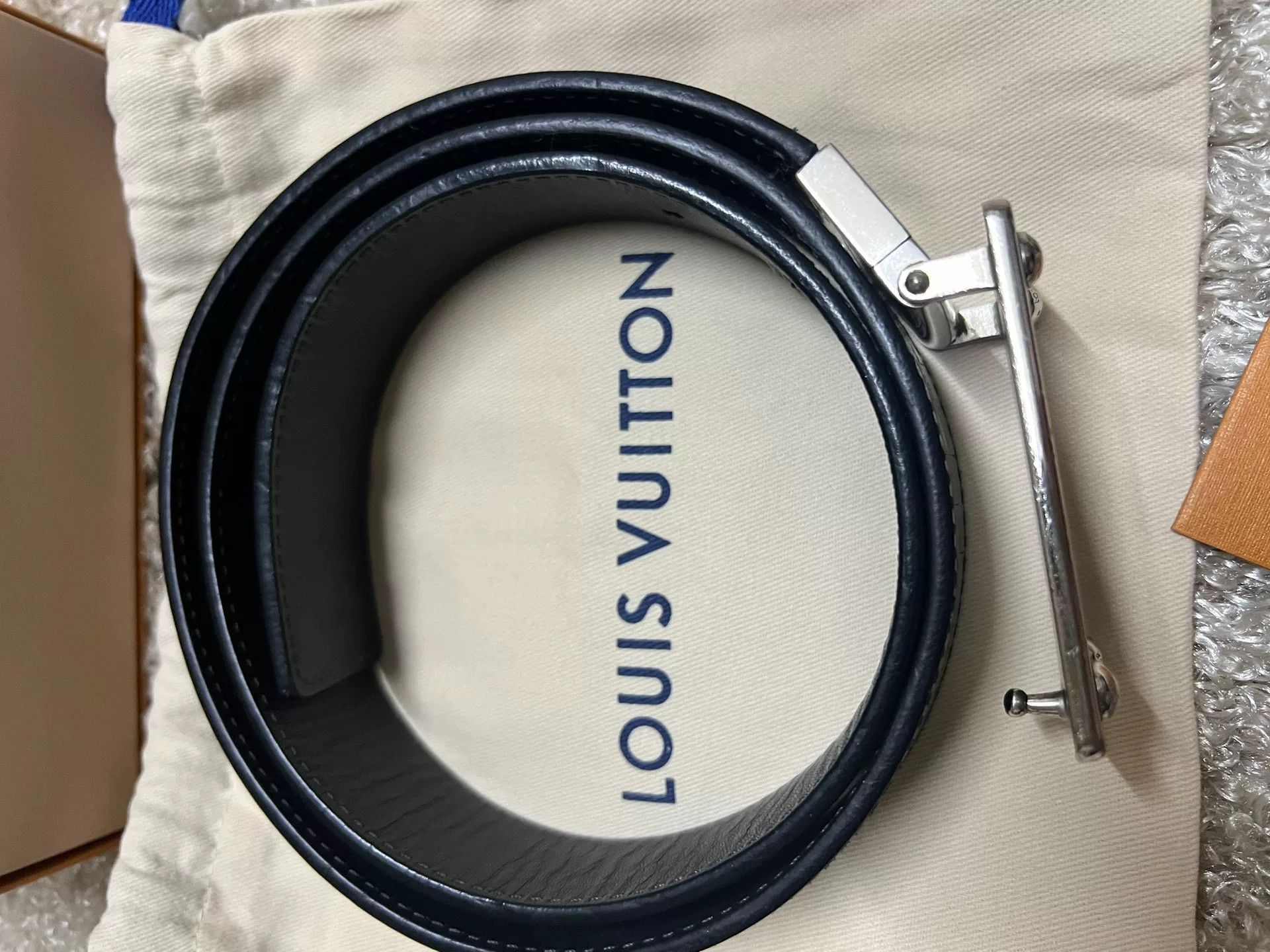Louis Vuitton Louis Vuitton Men's Reversible Belt Size ONE SIZE - 6 Thumbnail