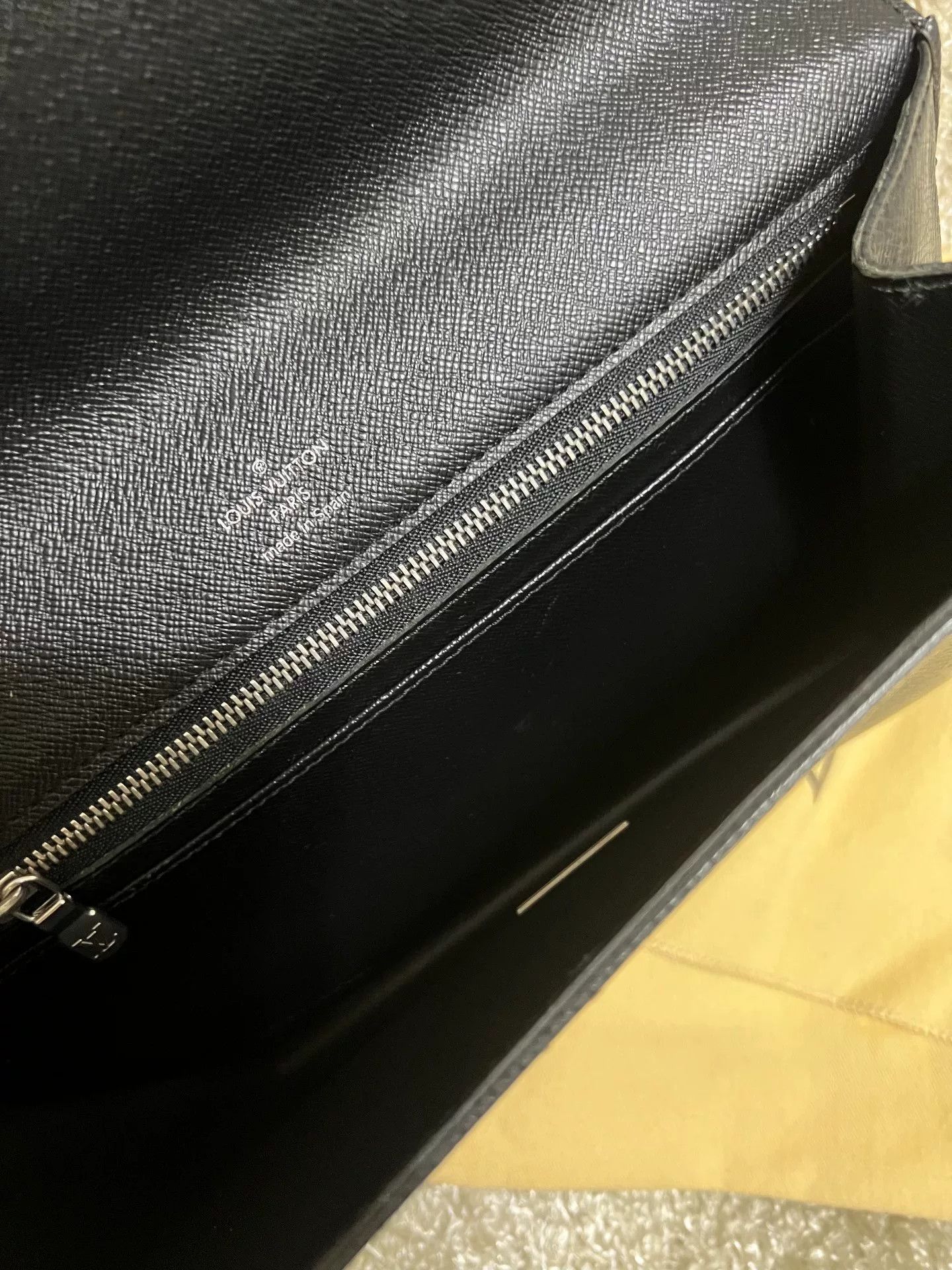 Louis Vuitton Louis Vuitton Men's Leather Handbag Size ONE SIZE - 9 Thumbnail
