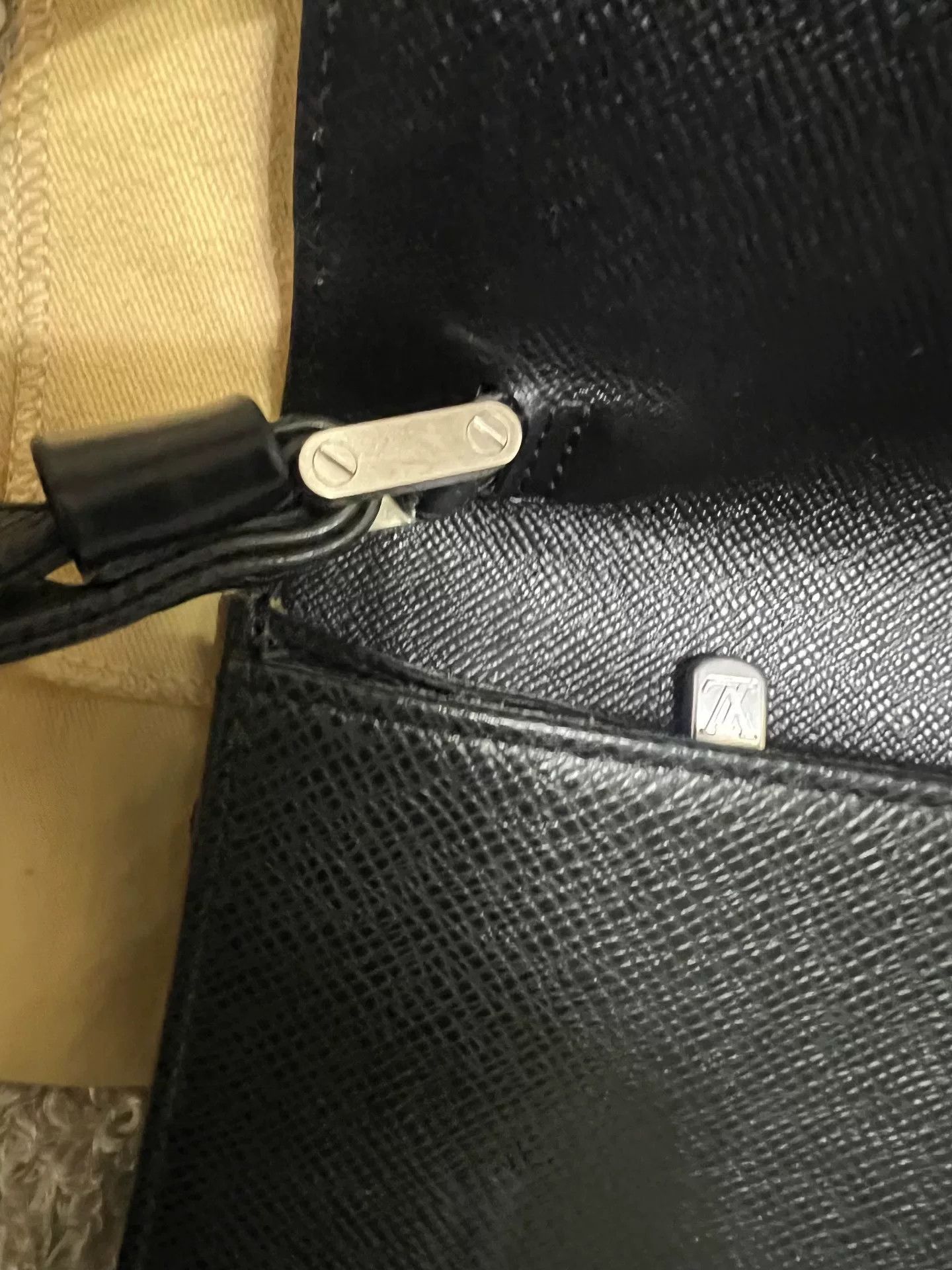 Louis Vuitton Louis Vuitton Men's Leather Handbag Size ONE SIZE - 7 Thumbnail