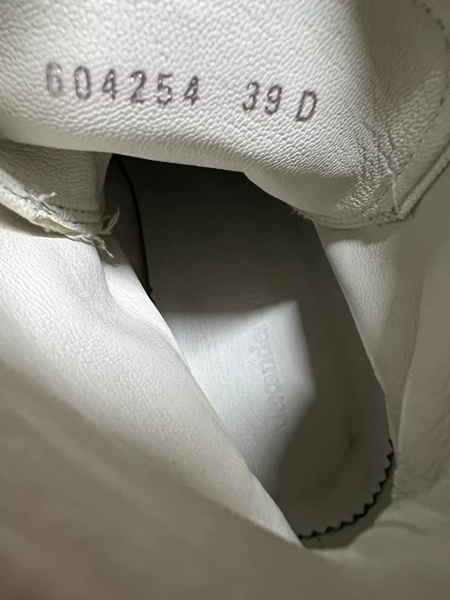 Alexander McQueen Alexander McQueen Men's White Dad Shoes Size US 6 / EU 39 - 8 Thumbnail