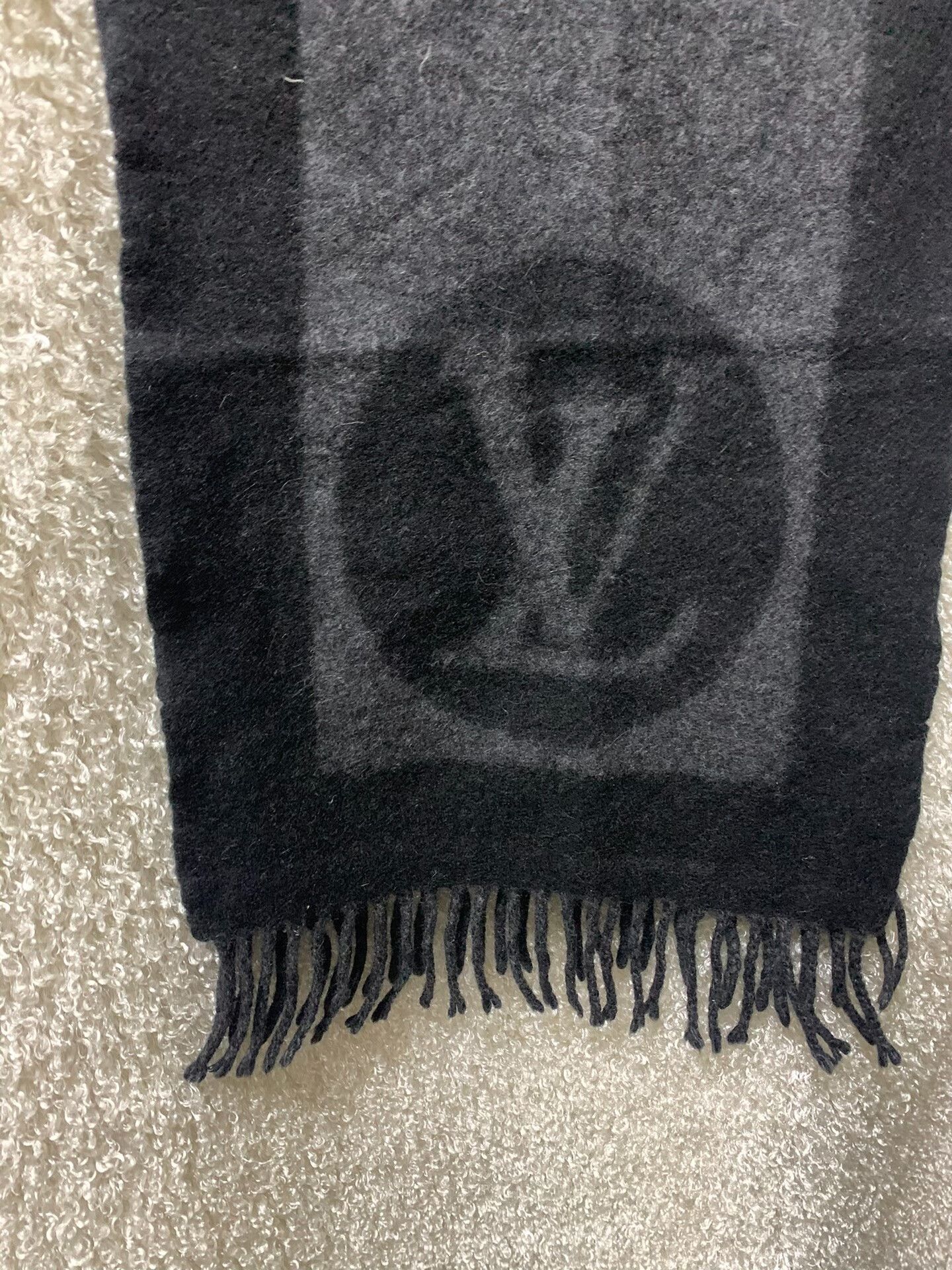 Louis Vuitton Louis Vuitton Wool Scarf Size ONE SIZE - 2 Thumbnail