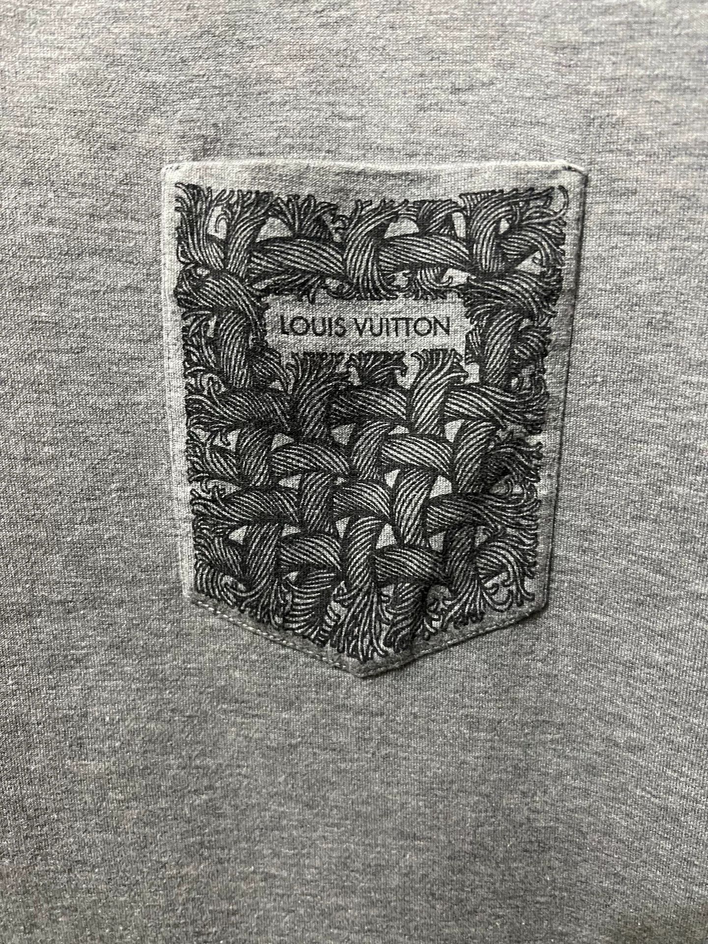 Louis Vuitton Louis Vuitton Men's Casual Short-Sleeve T-Shirt Size US S / EU 44-46 / 1 - 2 Thumbnail